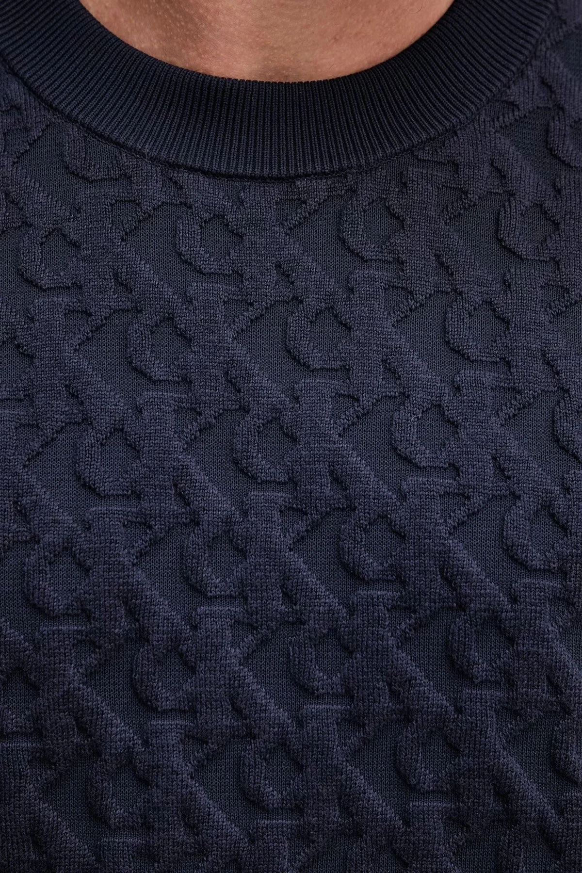 Calvin Klein Kabartmalı Logolu Pamuklu Relaxed Fit Bisiklet Yaka LV04RC359GDYF Erkek Kazak LV04RC359G DYF LACİVERT - 5