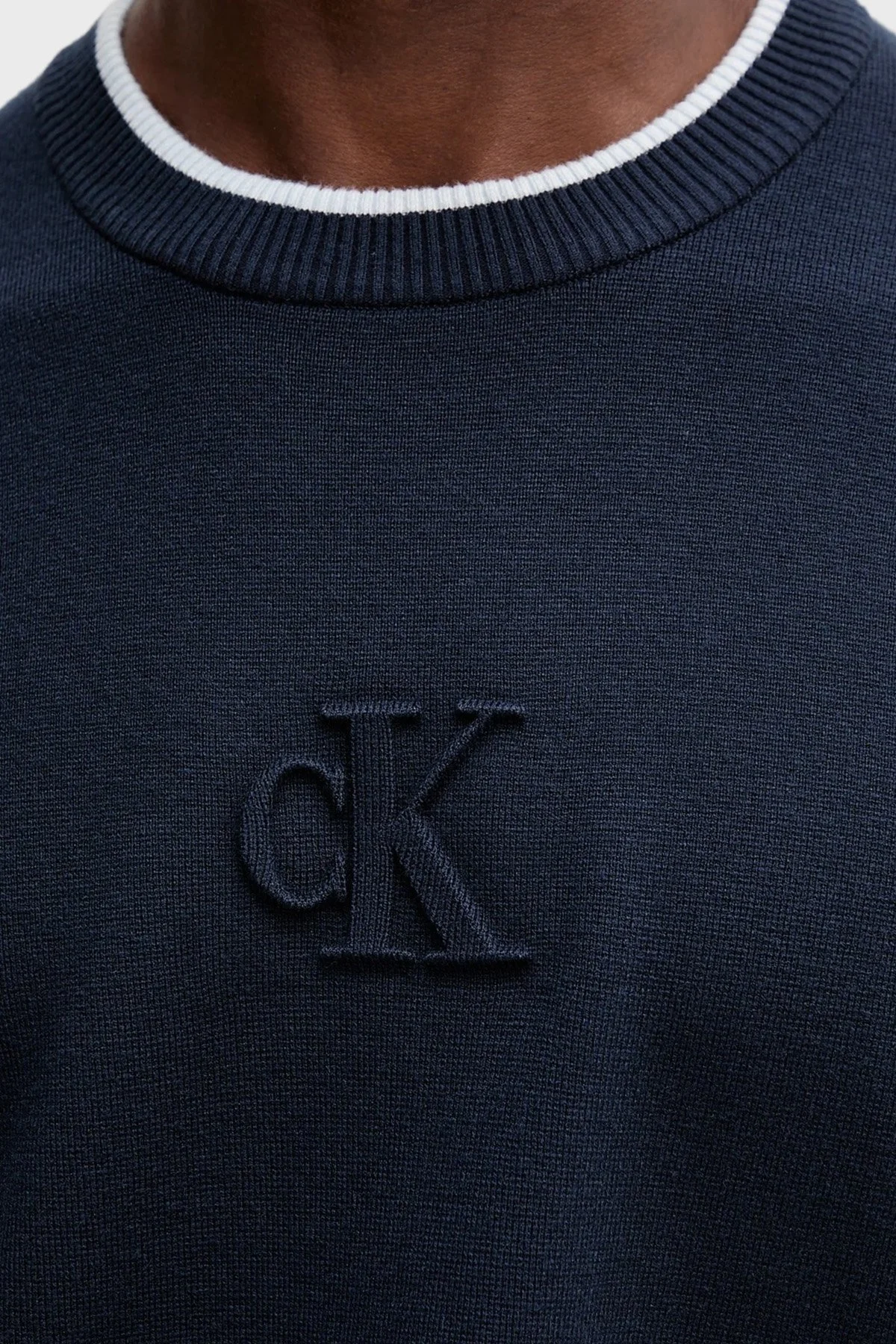 Calvin Klein Kabartmalı Logolu Regular Fit Sıfır Yaka LV04RD300GCEF Erkek Kazak LV04RD300G CEF LACİVERT - 4