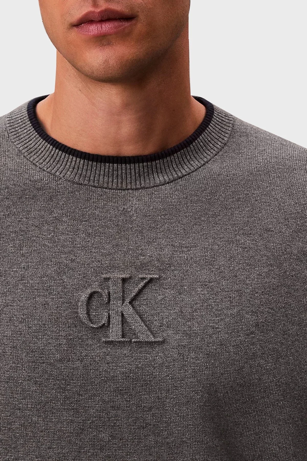 Calvin Klein Kabartmalı Logolu Regular Fit Sıfır Yaka LV04RD300GP7E Erkek Kazak LV04RD300G P7E GRİ - 5