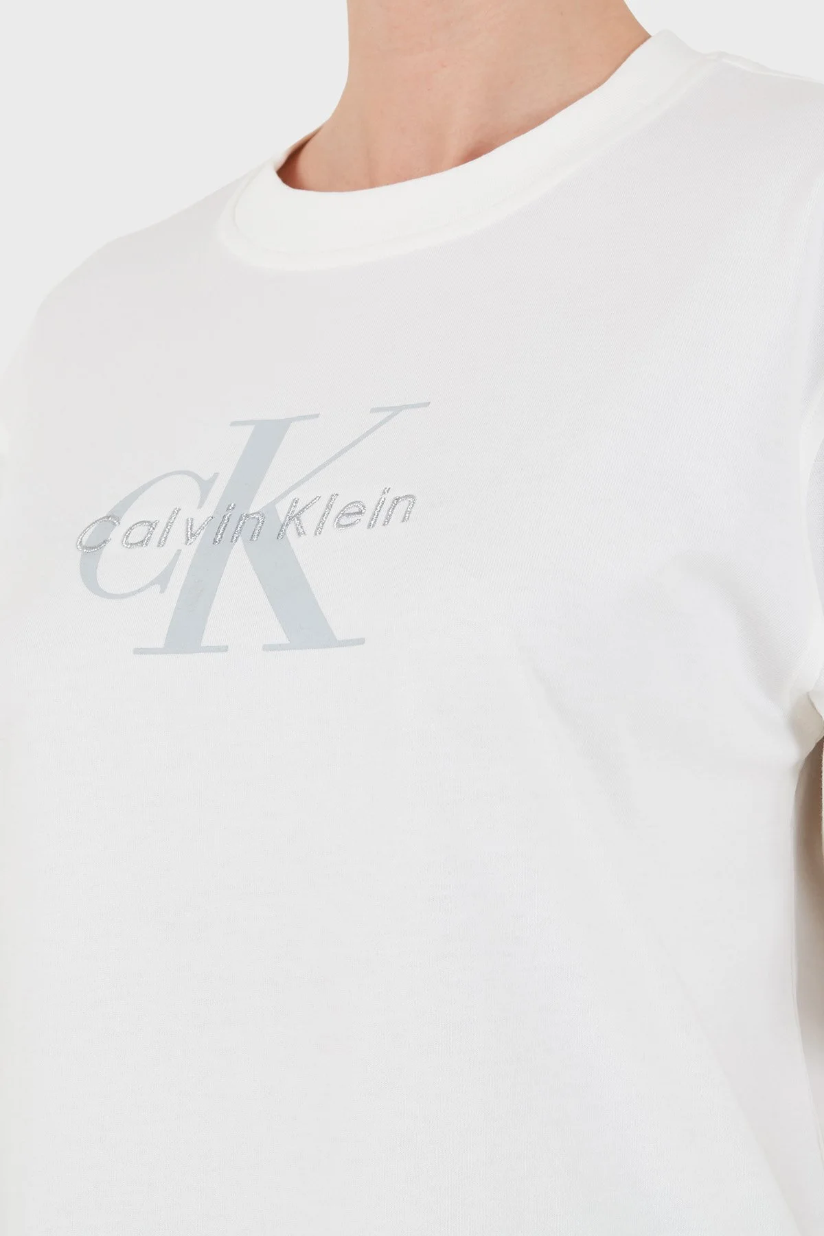 Calvin Klein Kadın T Shirt LV047H807G YAF Beyaz - 4