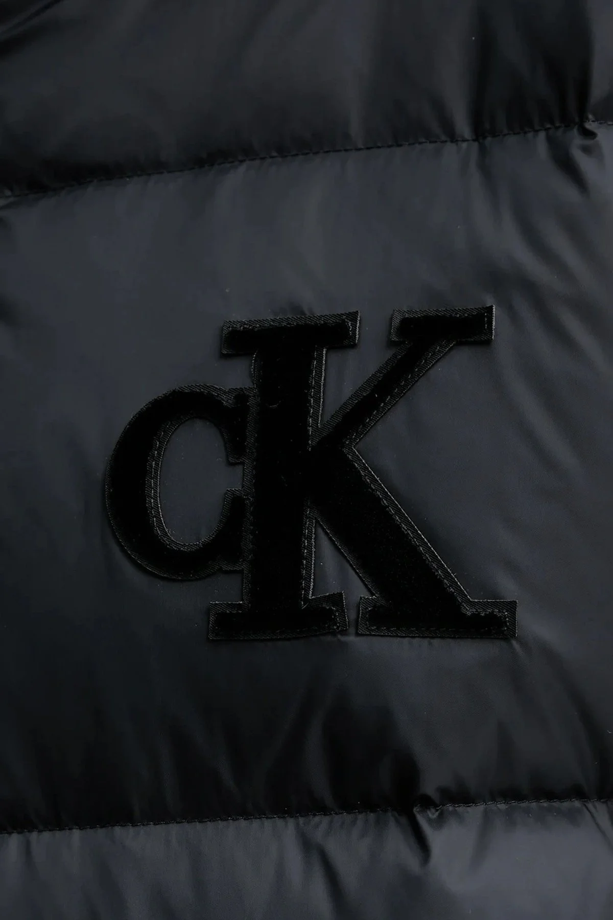 Calvin Klein Kapitoneli Logolu Boxy Fit Dik Yaka Şişme LV047D503GUB1 Bayan Ceket LV047D503G UB1 SİYAH - 5