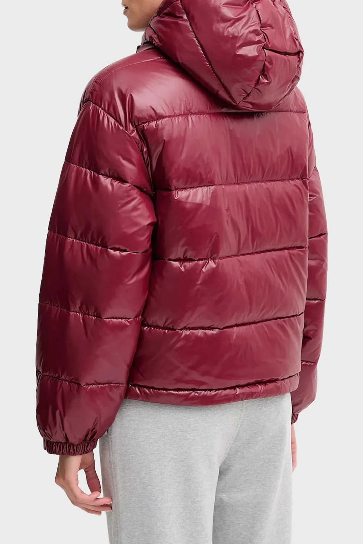 Calvin Klein Kapitoneli Loose Fit Kapüşonlu Parlak Şişme LV047D505GGEX Bayan Mont LV047D505G GEX KIRMIZI - 3