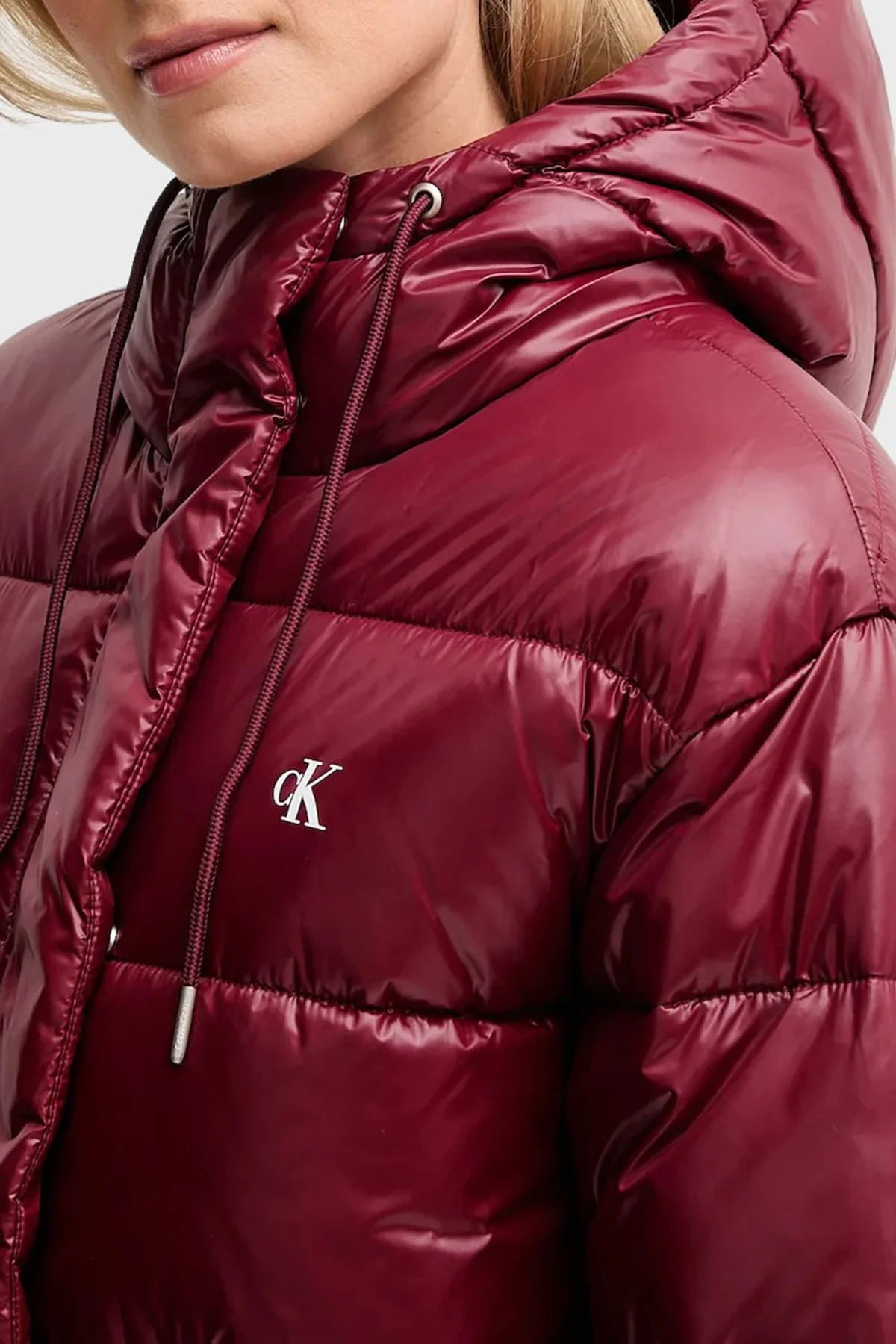 Calvin Klein Kapitoneli Loose Fit Kapüşonlu Parlak Şişme LV047D505GGEX Bayan Mont LV047D505G GEX KIRMIZI - 4