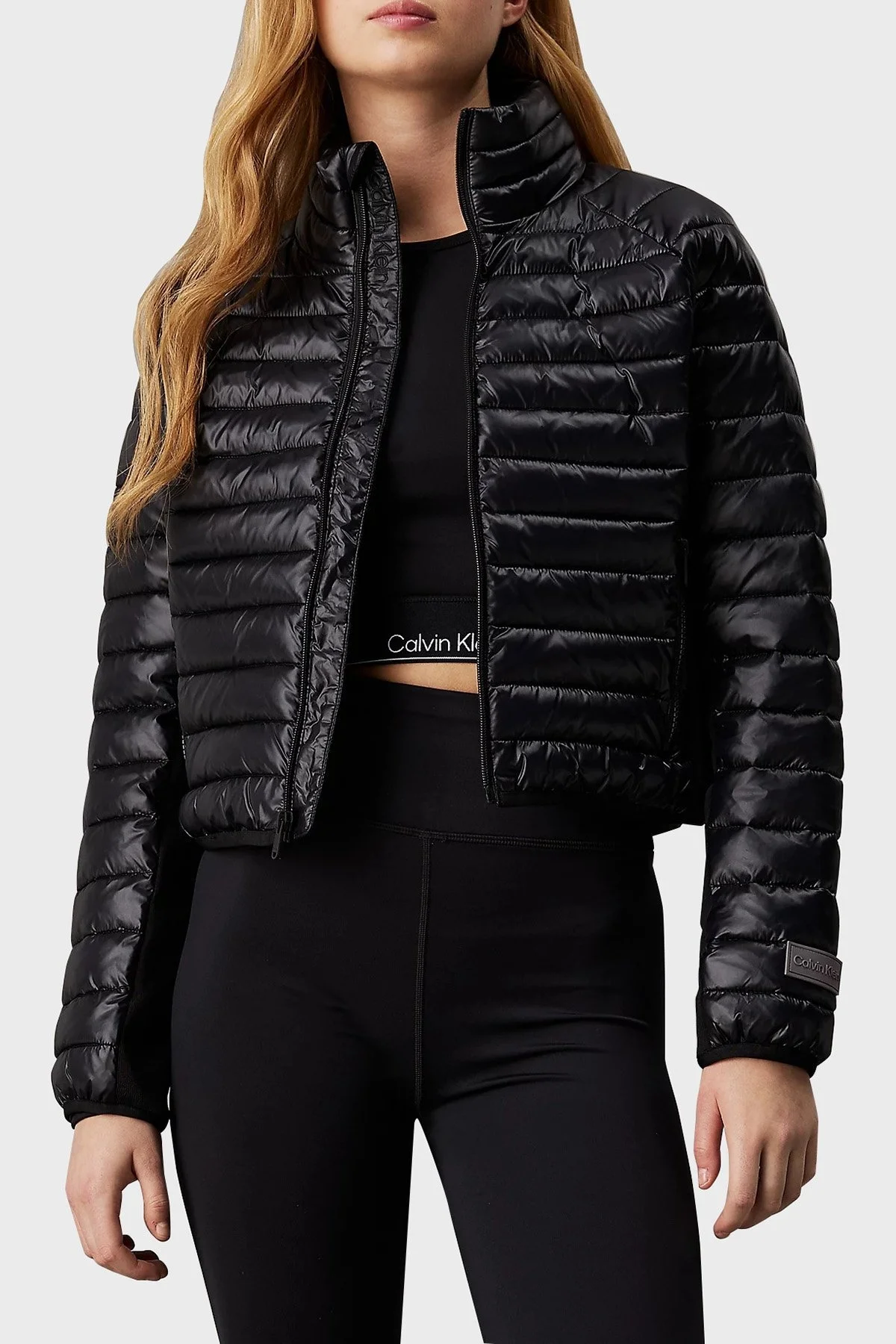 Calvin Klein Kapitoneli Regular Fit Dik Yaka Crop Şişme 00GWF4O514BAE Bayan Mont 00GWF4O514 BAE SİYAH - 1