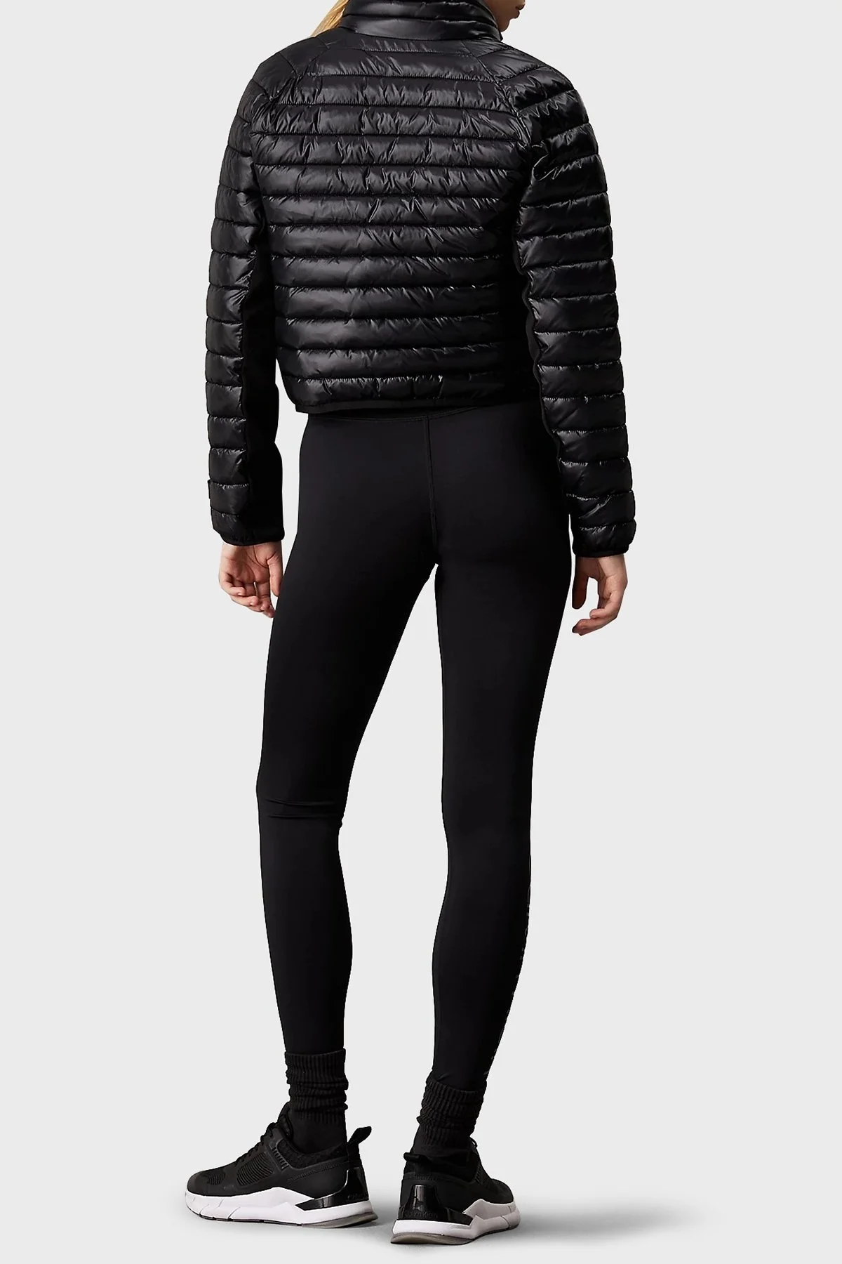 Calvin Klein Kapitoneli Regular Fit Dik Yaka Crop Şişme 00GWF4O514BAE Bayan Mont 00GWF4O514 BAE SİYAH - 3