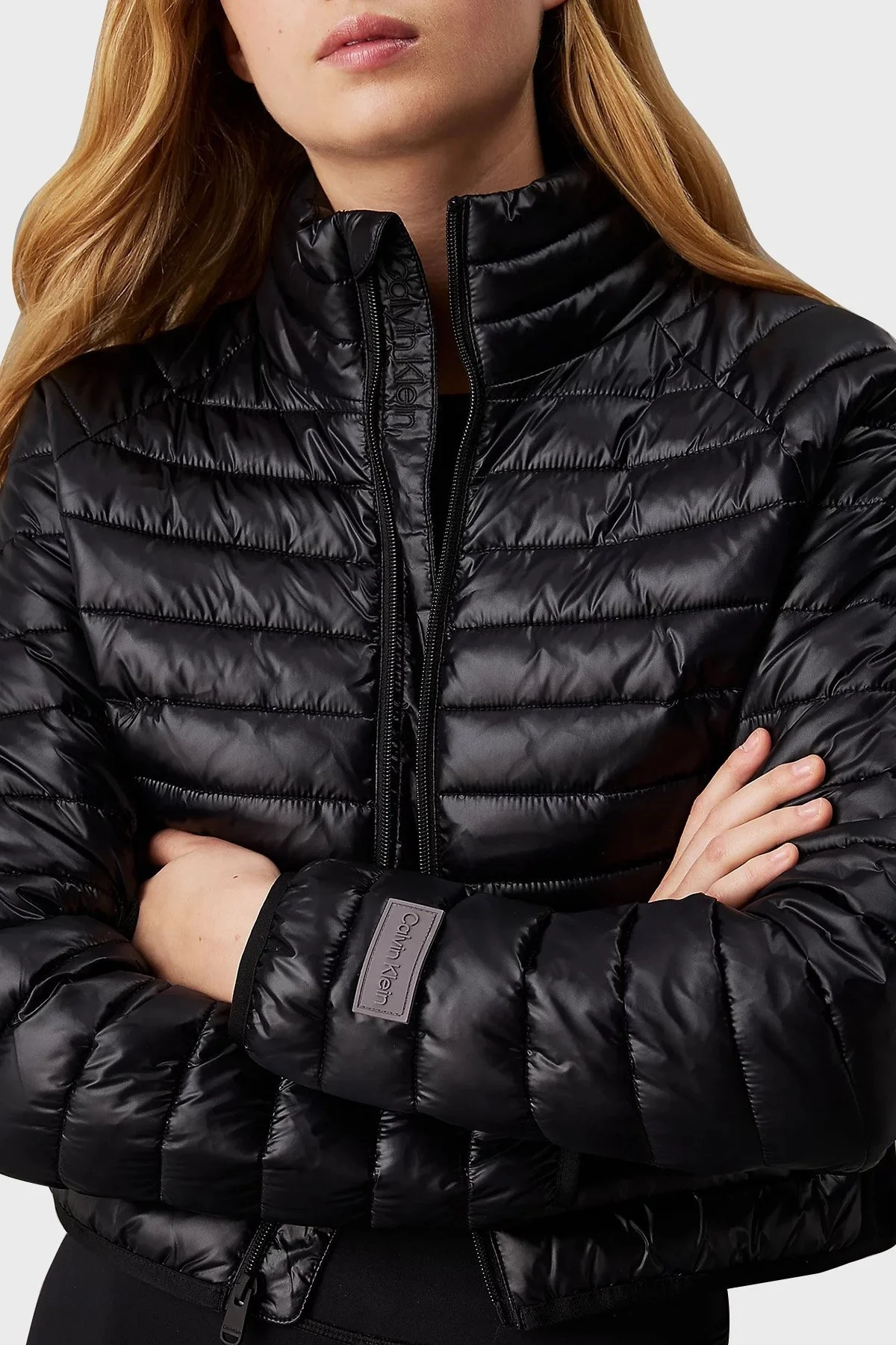 Calvin Klein Kapitoneli Regular Fit Dik Yaka Crop Şişme 00GWF4O514BAE Bayan Mont 00GWF4O514 BAE SİYAH - 4