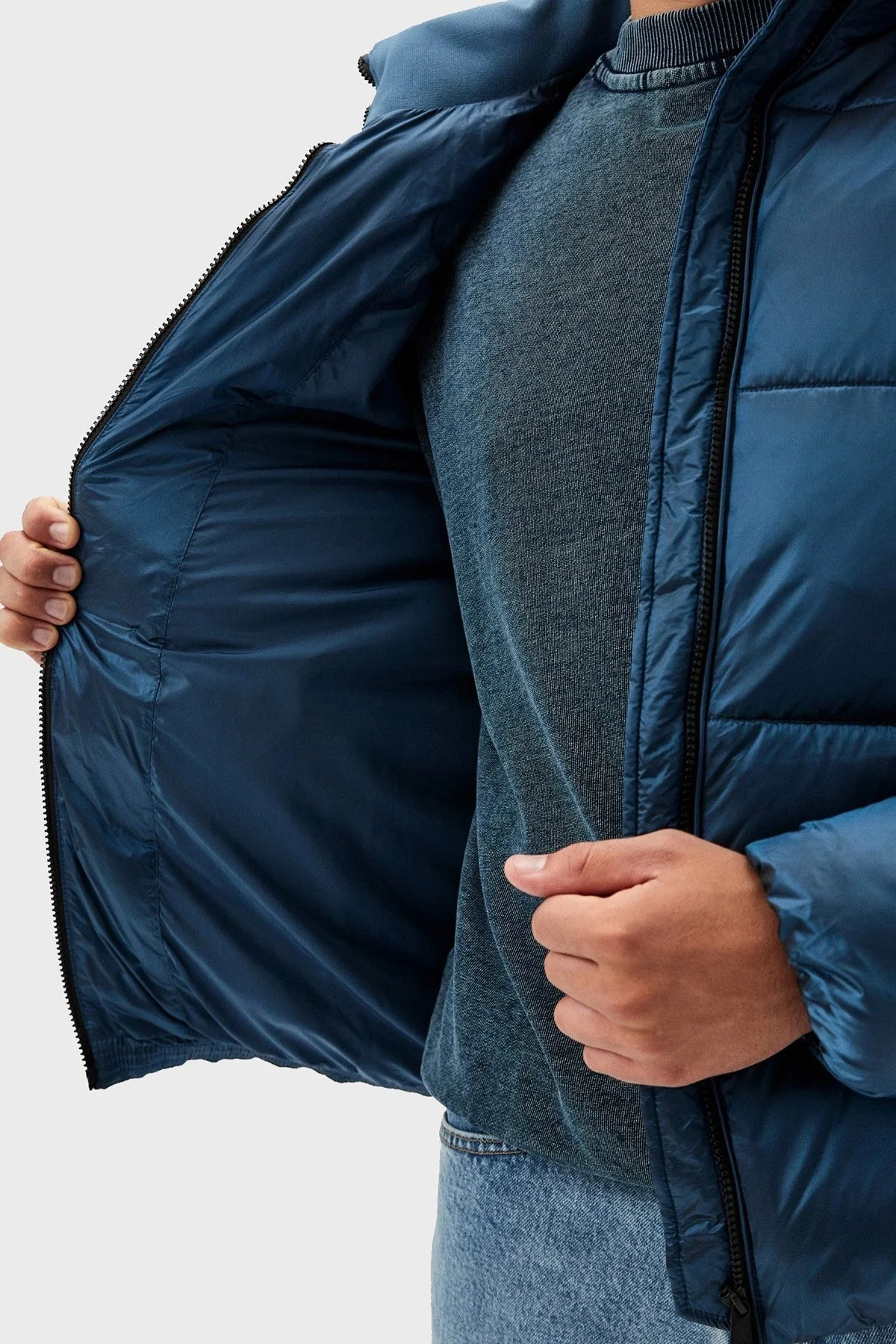 Calvin Klein Kapitoneli Regular Fit Parlak Görünümlü Dik Yaka Şişme J30J326097CDO Erkek Mont J30J326097 CDO LACİVERT - 4