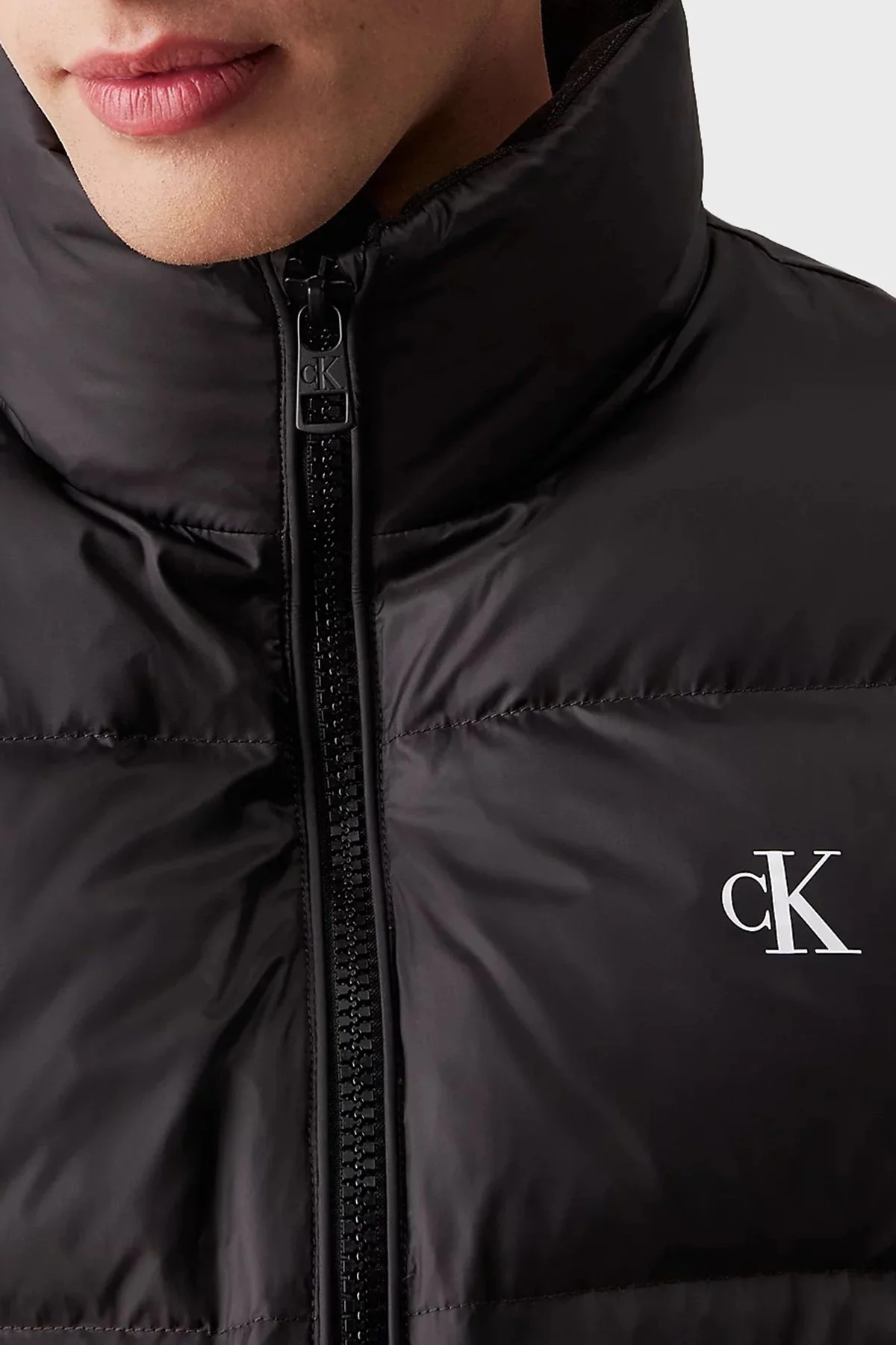 Calvin Klein Kapitoneli Su İtici Kuş Tüyü Dolgulu Dik Yaka Şişme J30J325901BEH Erkek Yelek J30J325901 BEH SİYAH - 4