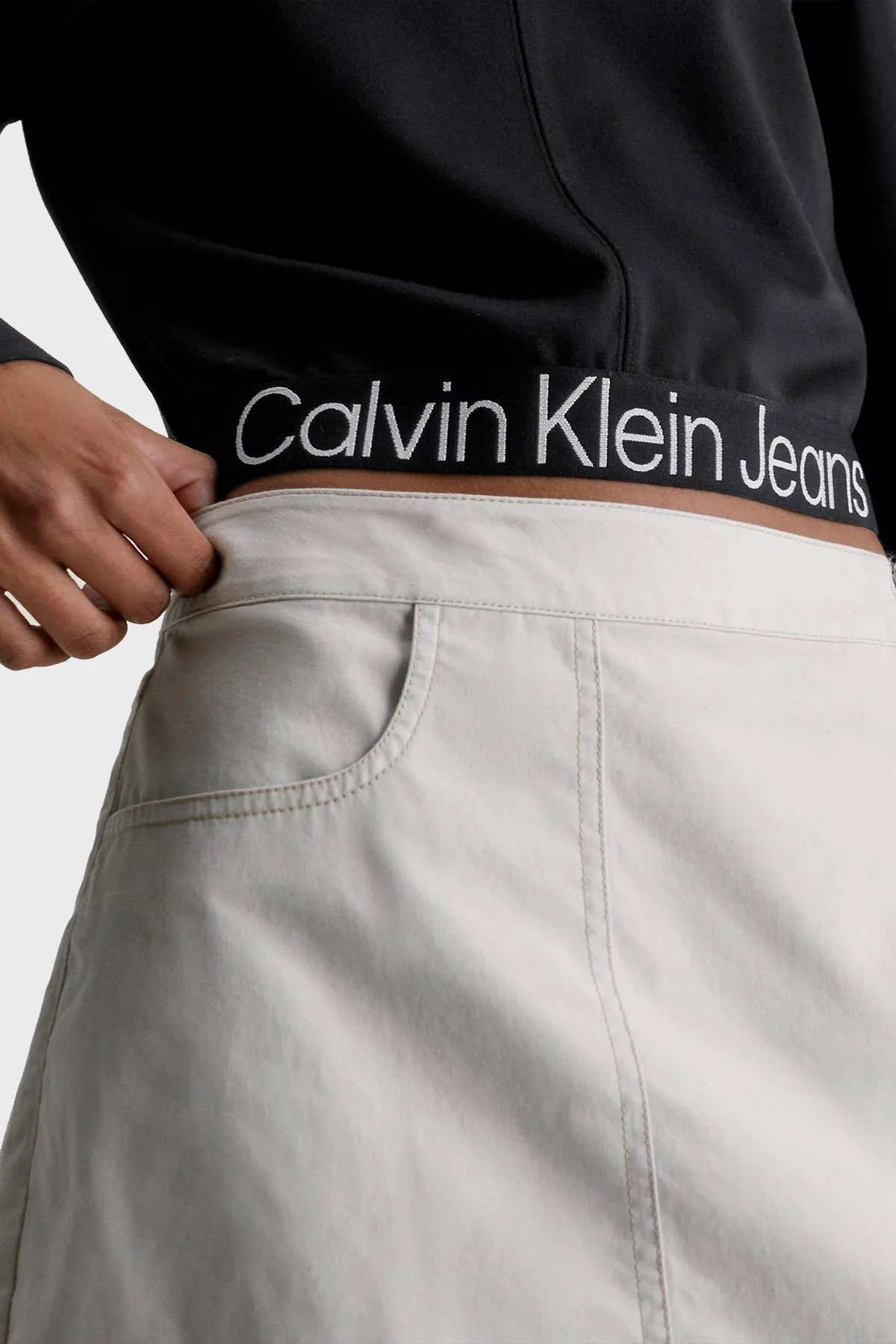 Calvin Klein Kapüşonlu Regular Fit Crop J20J221413BEH Bayan Sweat J20J221413 BEH SİYAH - 3