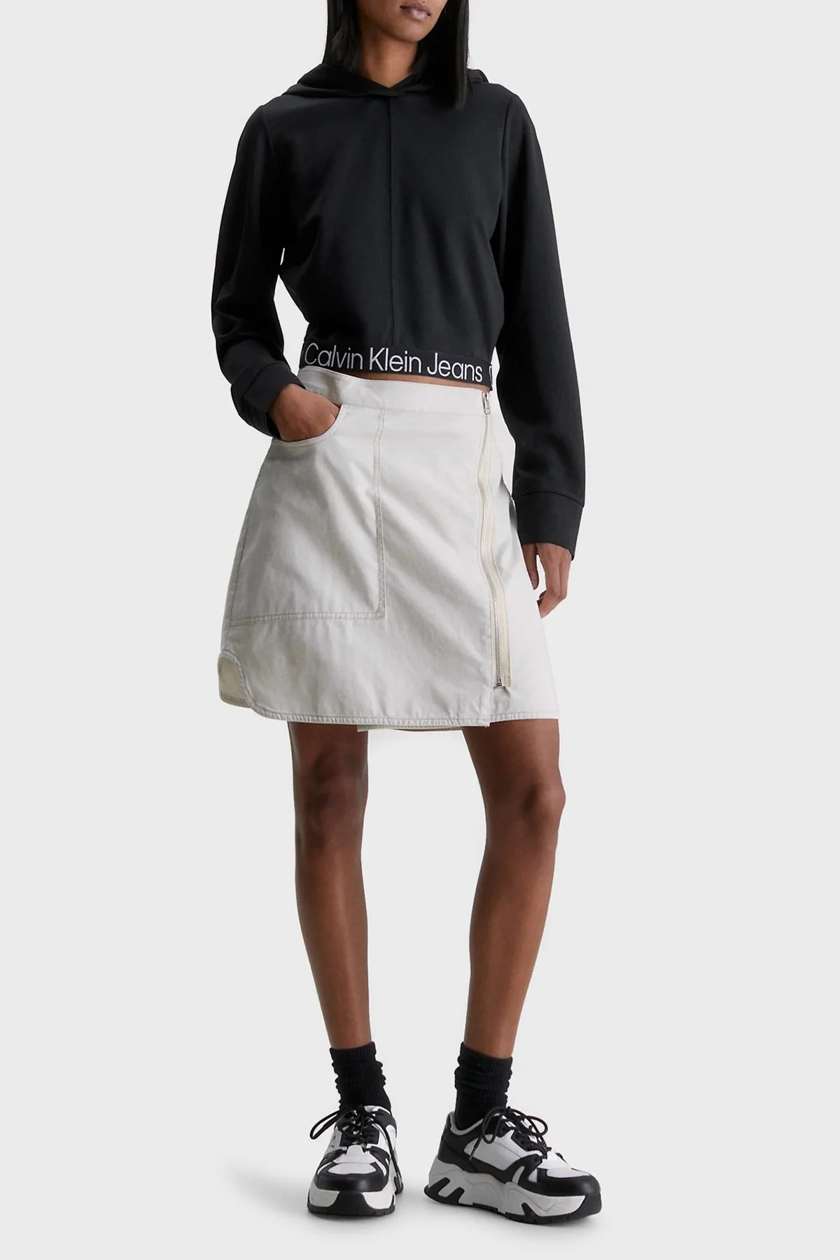 Calvin Klein Kapüşonlu Regular Fit Crop J20J221413BEH Bayan Sweat J20J221413 BEH SİYAH - 4