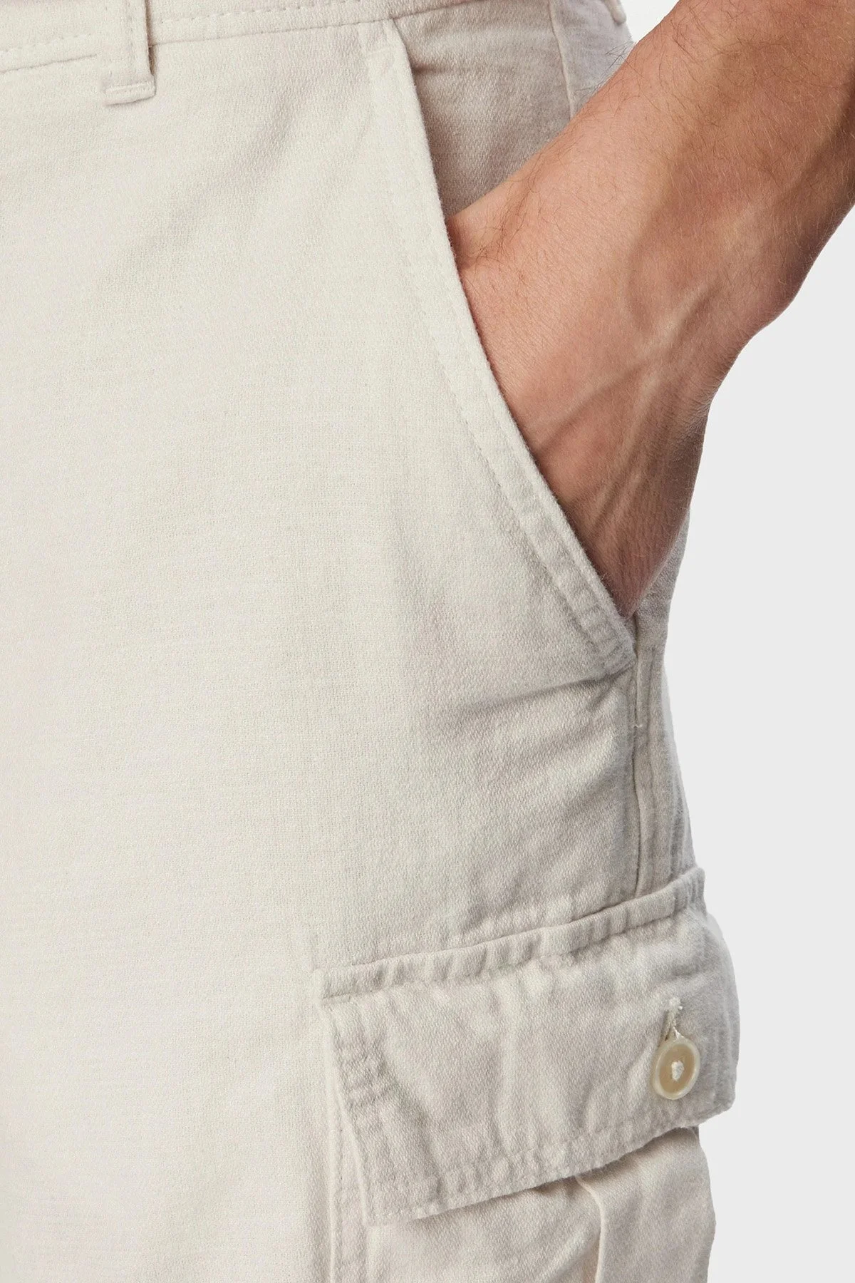 Calvin Klein Keten ve Pamuk Karışımlı Kargo Cepli LV04RF610GGNA Erkek Şort LV04RF610G GNA BEJ - 4