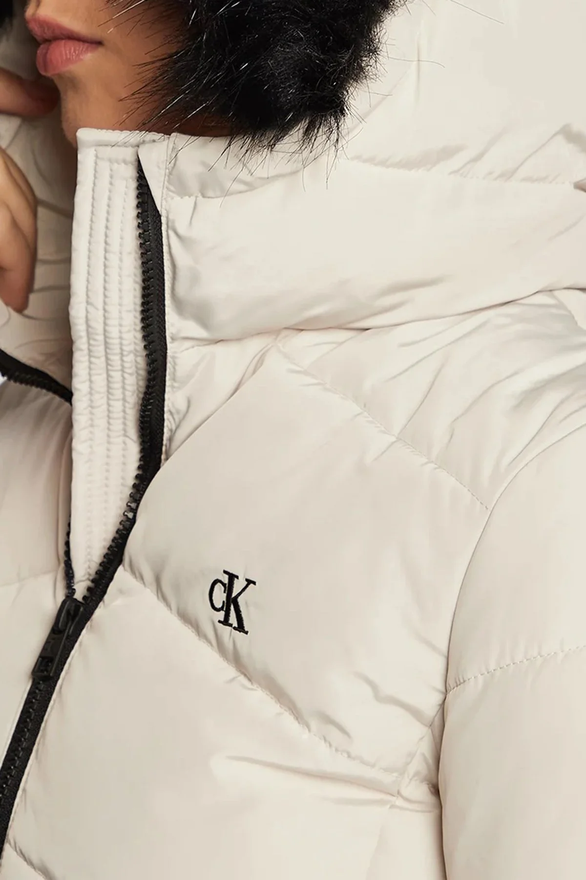 Calvin Klein Kuş Tüyü Dolgulu Kapüşonlu Şişme Bayan Mont J20J219824 ACF BEJ - 5