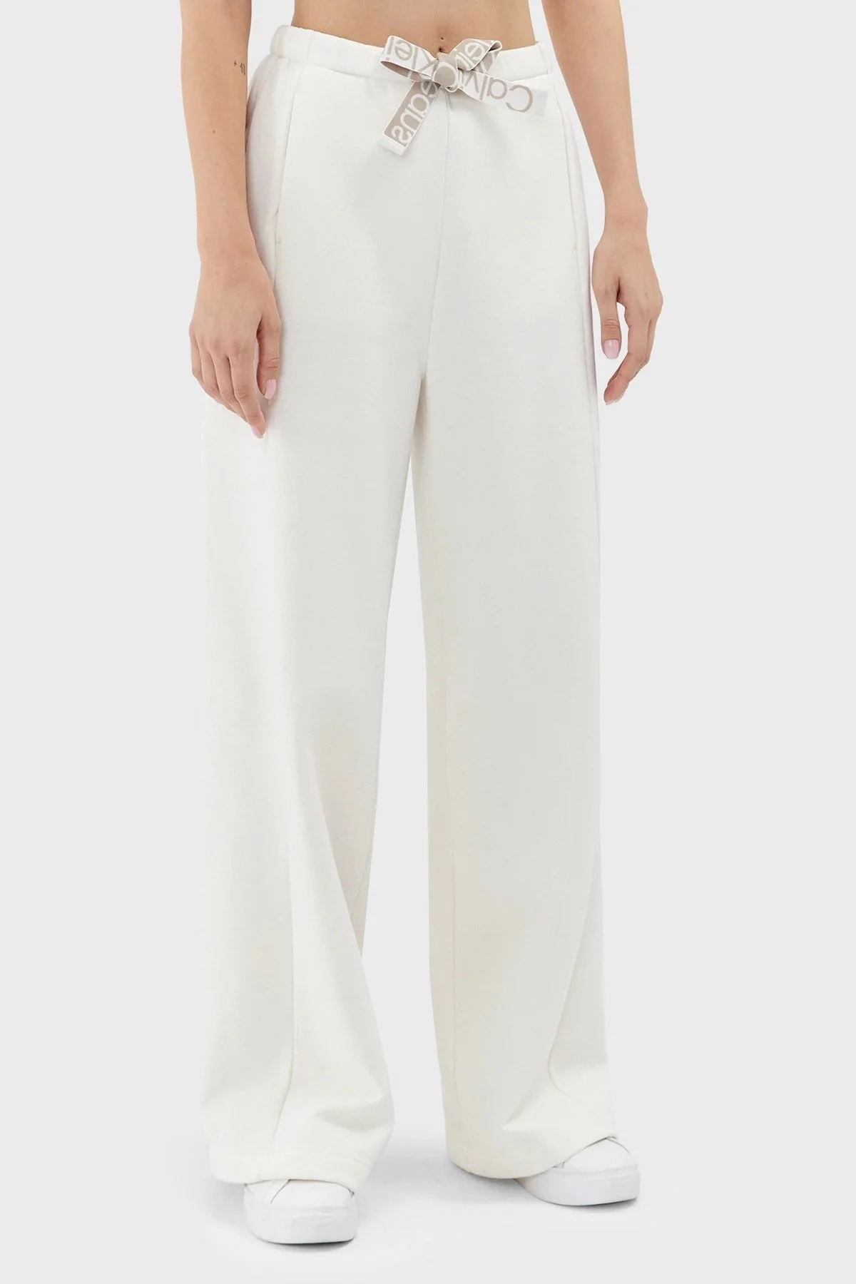 Calvin Klein Logo Bantlı Geniş Paça Relaxed Fit J20J221916YBI Bayan Pantolon J20J221916 YBI BEYAZ - 1