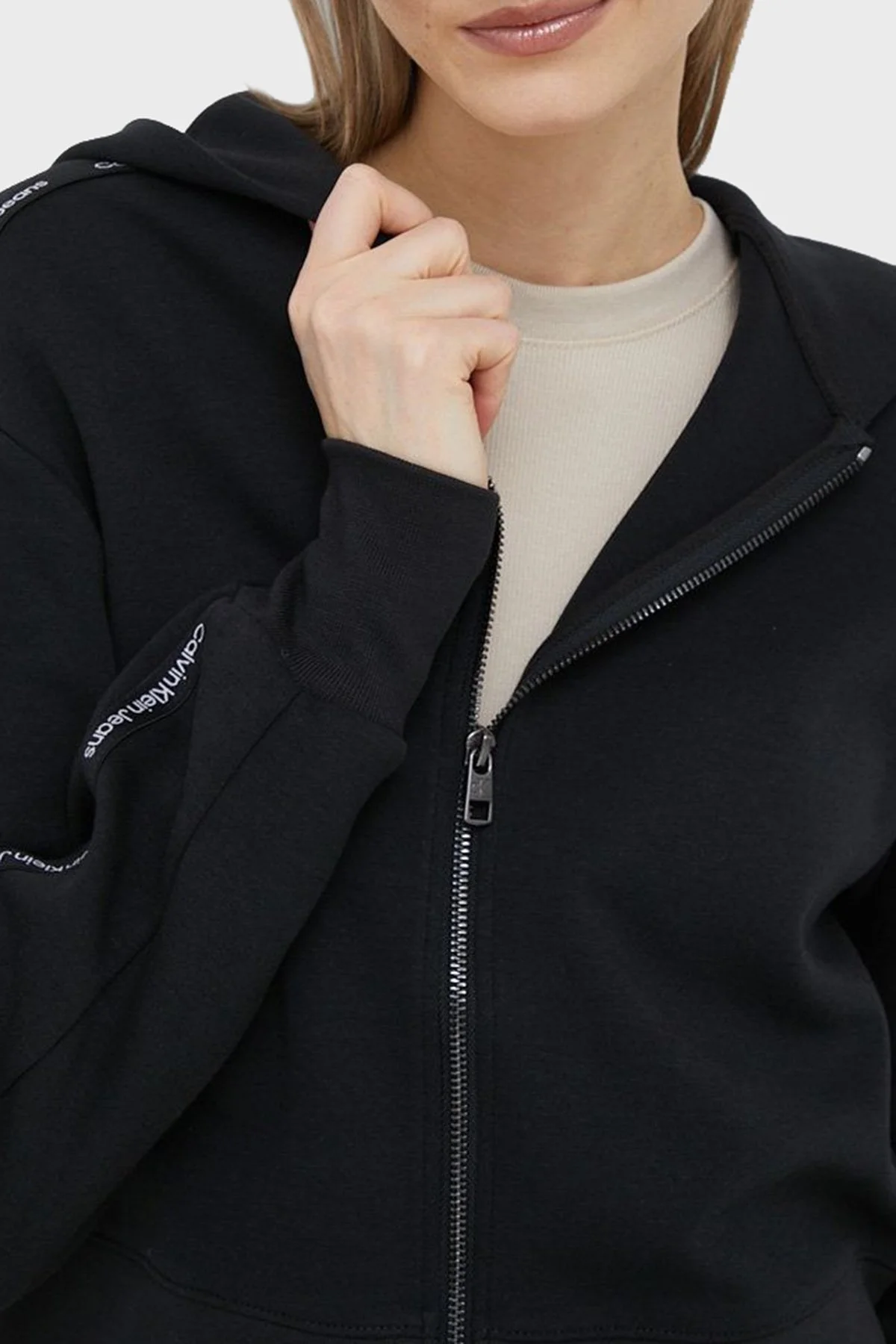 Calvin Klein Logo Bantlı Kapüşonlu Fermuarlı Regular Fit Pamuklu Bayan Sweat J20J220425 BEH SİYAH - 4