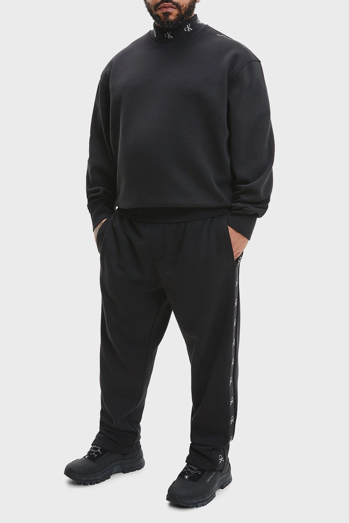Calvin Klein Logo Bantlı Pamuk Karışımlı Regular Fit Cepli Jogger Erkek Pantolon J30J322489 BEH SİYAH - 1