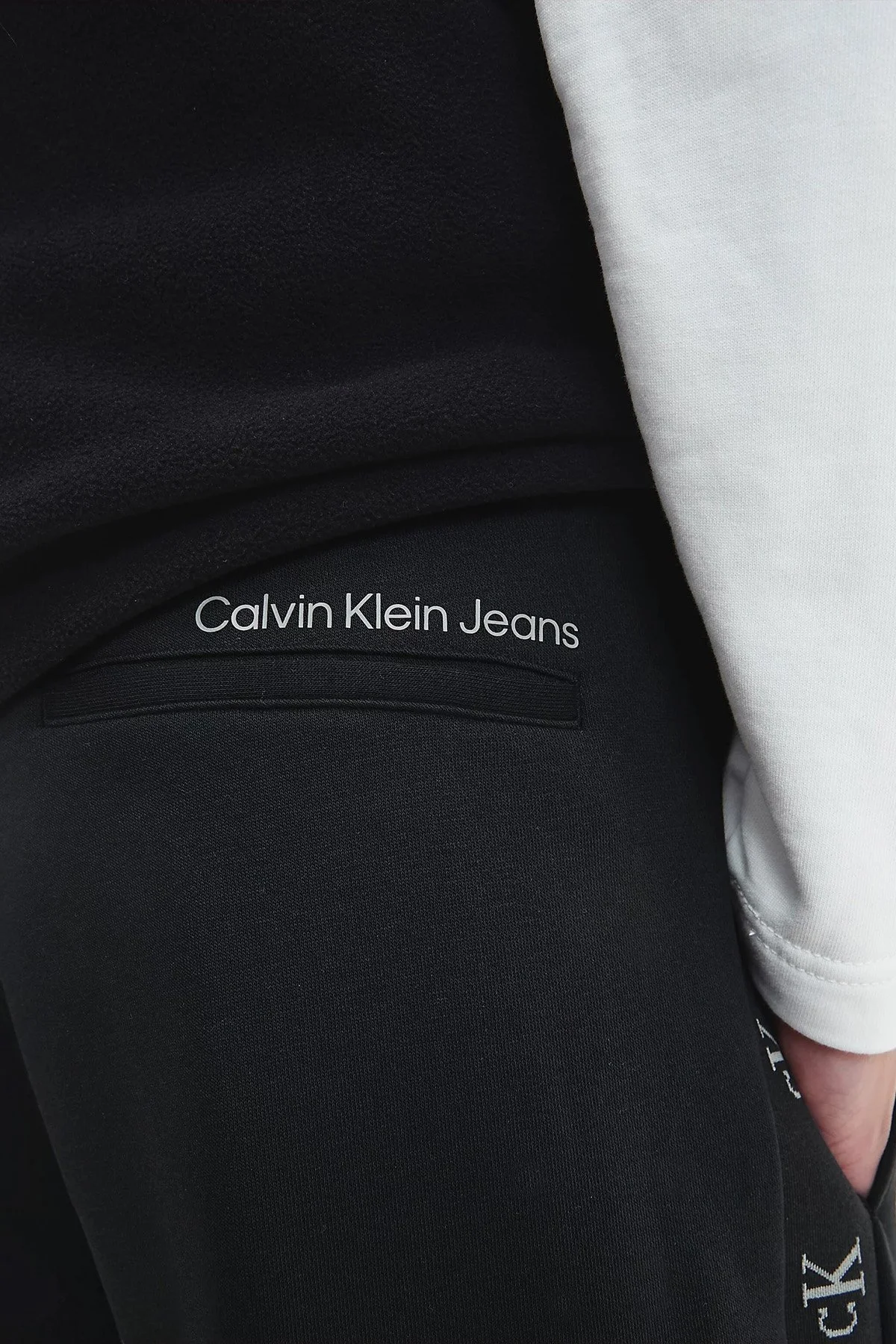 Calvin Klein Logo Bantlı Pamuk Karışımlı Regular Fit Cepli Jogger Erkek Pantolon J30J322489 BEH SİYAH - 4