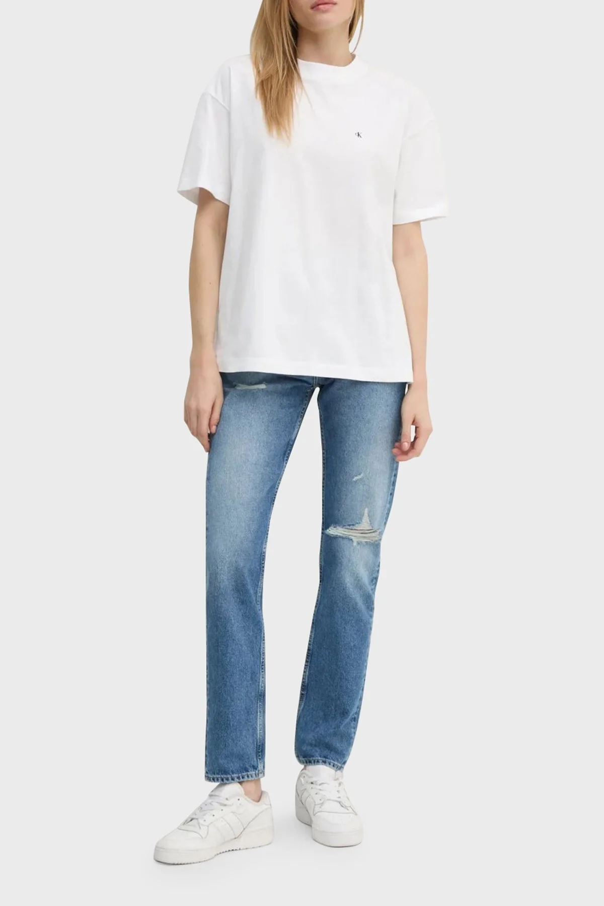 Calvin Klein Logo Baskılı % 100 Pamuk Relaxed Fit Bisiklet Yaka J20J225113YAF Bayan T Shirt J20J225113 YAF BEYAZ - 3