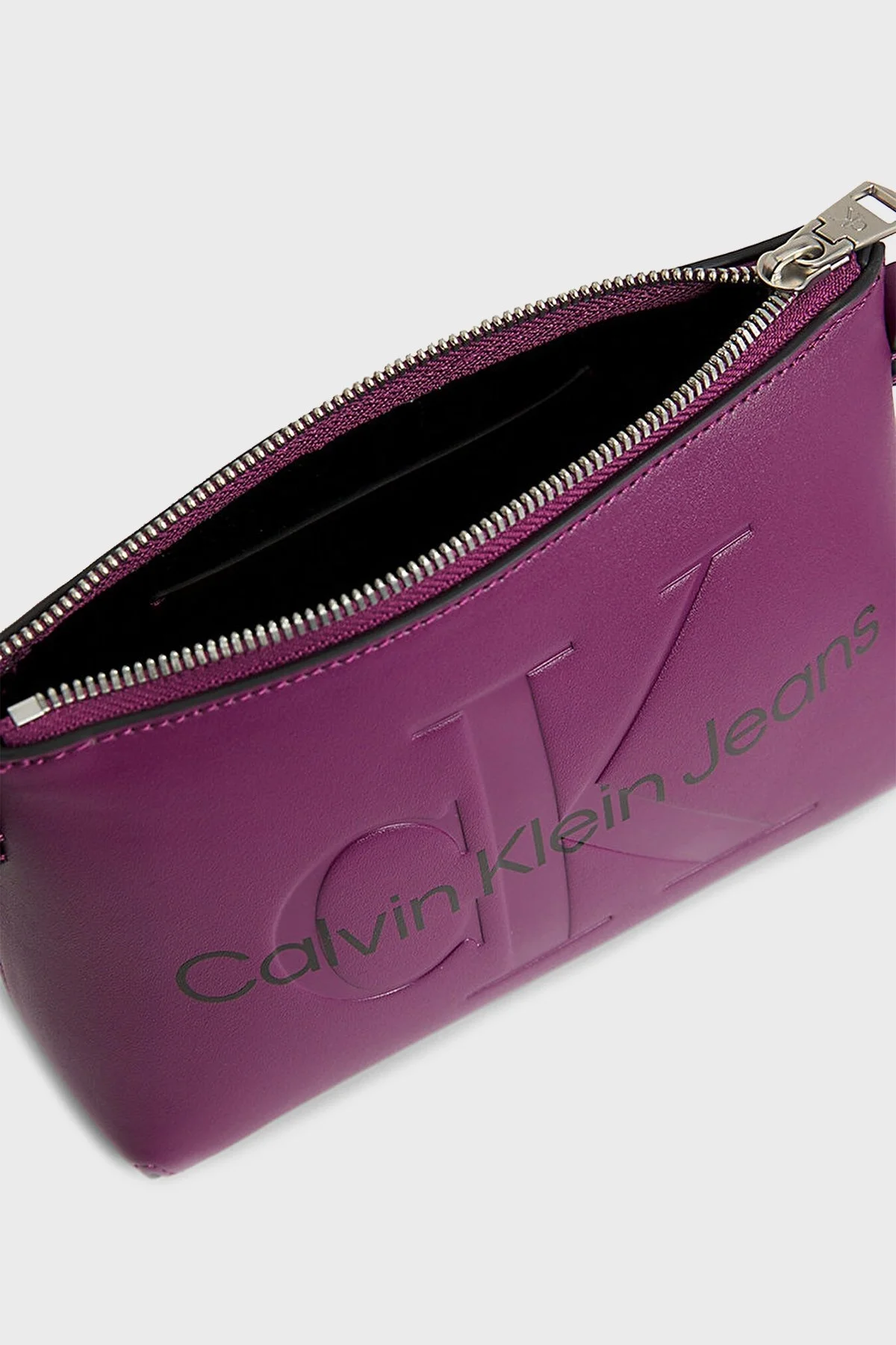 Calvin Klein Logo Baskılı Fermuarlı Ayarlanabilir Askılı İç Cepli K60K610681VAC Bayan Çanta K60K610681 VAC BORDO - 3