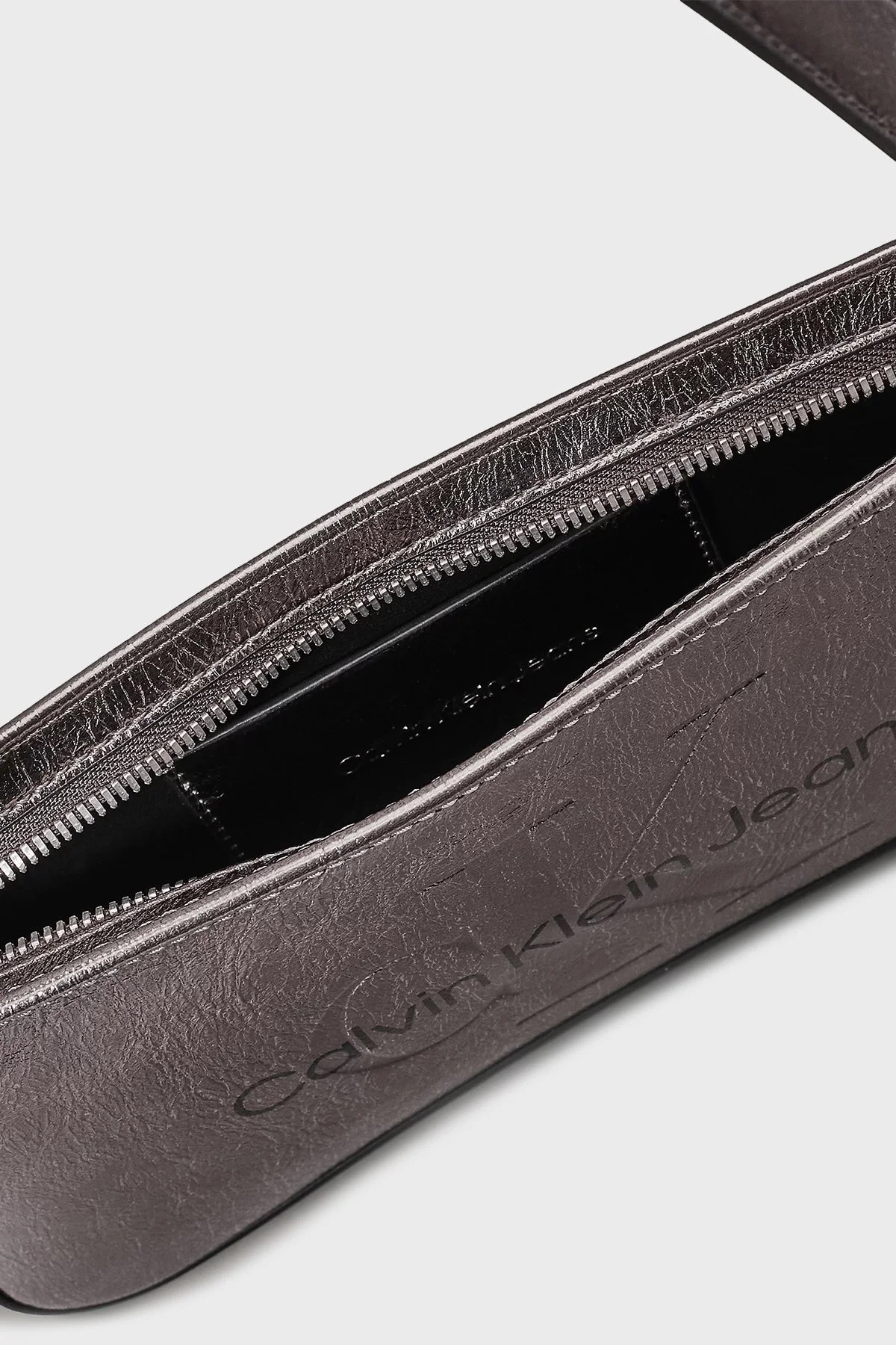 Calvin Klein Logo Baskılı Fermuarlı Metalik K60K612732ADA Bayan Çanta K60K612732 ADA METAL - 4
