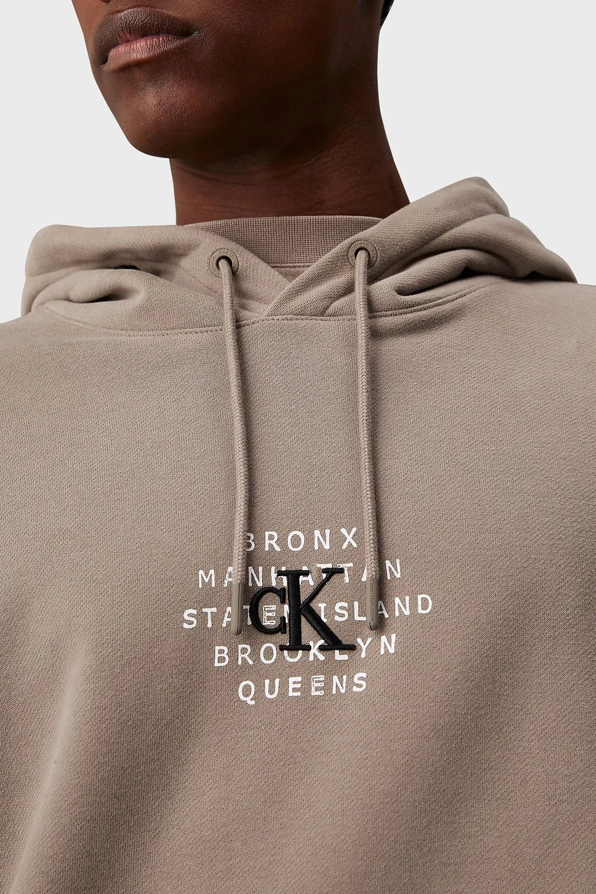 Calvin Klein Logo Baskılı Relaxed Fit Kapüşonlu J30J326879PAV Erkek Sweat J30J326879 PAV BEJ - 4