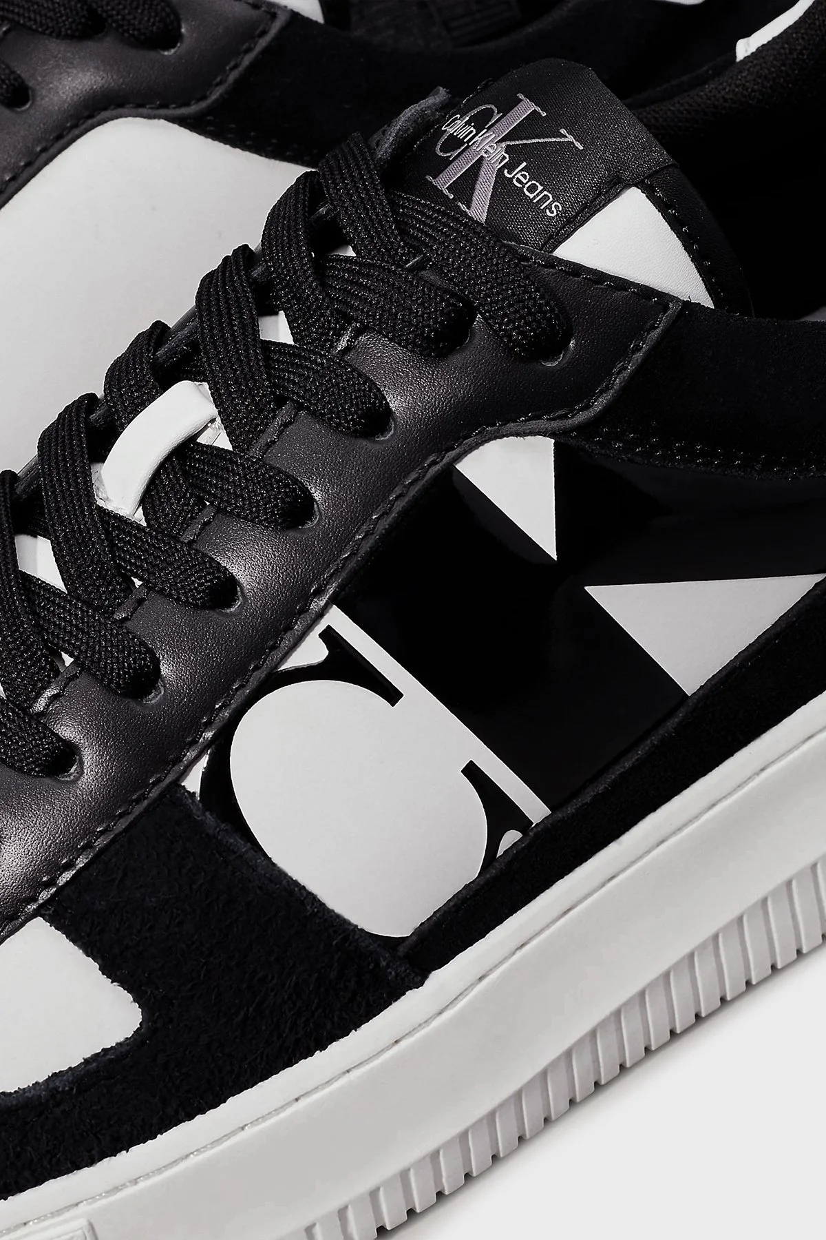 Calvin Klein Logo Baskılı Süet Sneaker YM0YM011220GM Erkek Ayakkabı YM0YM01122 0GM SİYAH-BEYAZ - 11