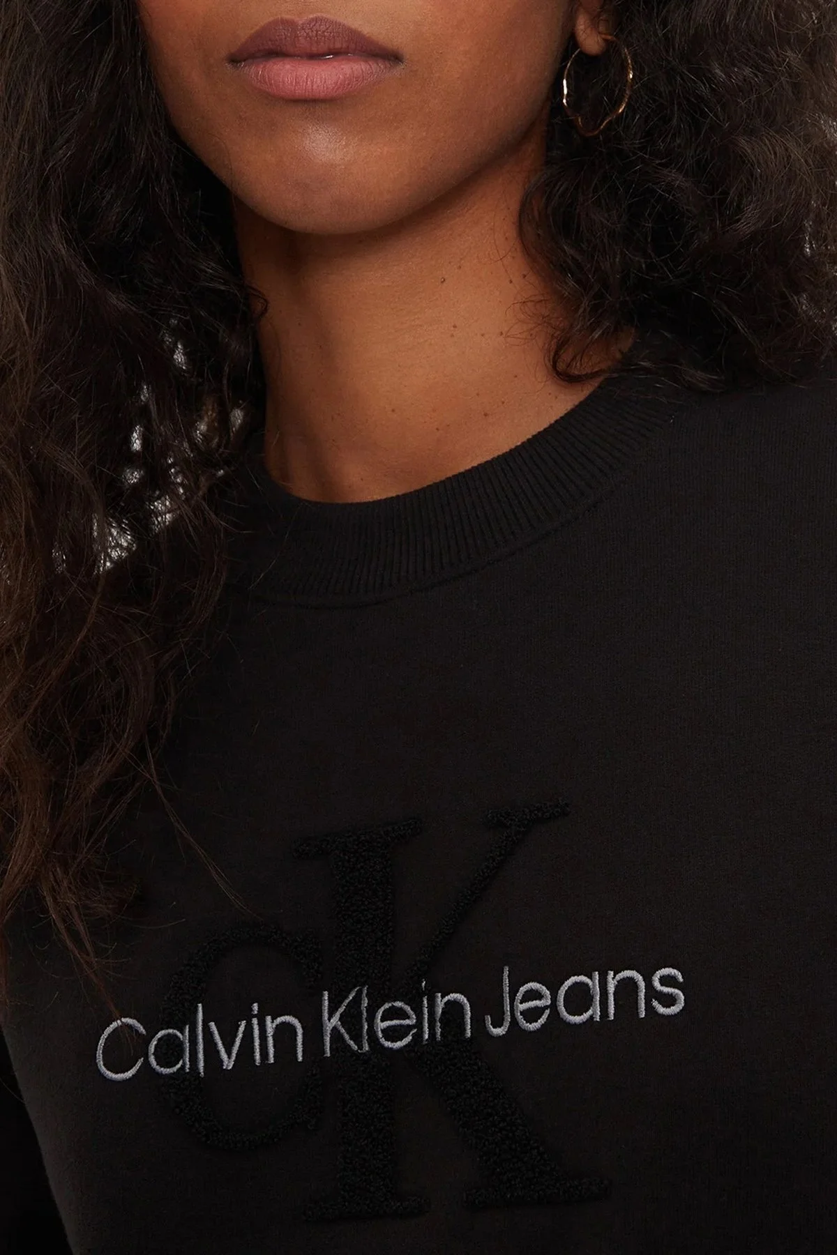Calvin Klein Logo İşlemeli Pamuklu Comfort Fit Bisiklet Yaka J20J224652BEH Bayan Sweat J20J224652 BEH SİYAH - 4