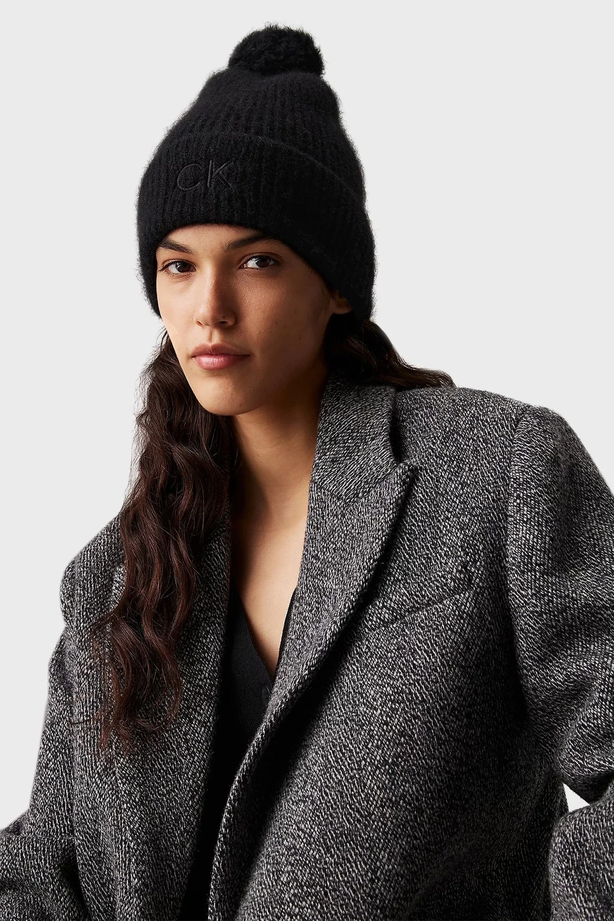 Calvin Klein Logo İşlemeli Yumuşak Ponponlu Örgü K60K612586BEH Bayan Bere K60K612586 BEH SİYAH - 2
