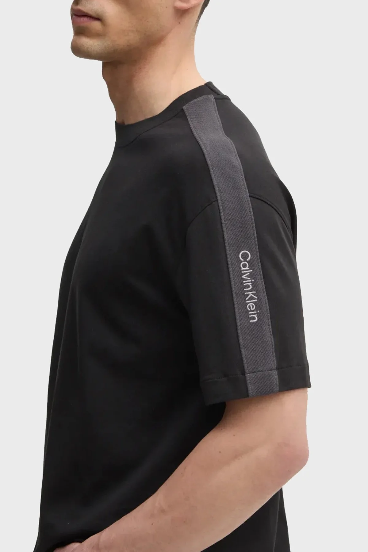 Calvin Klein Logo Nakışlı % 100 Pamuk Relaxed Fit Bisiklet Yaka J30J327237BEH Erkek T Shirt J30J327237 BEH SİYAH - 9
