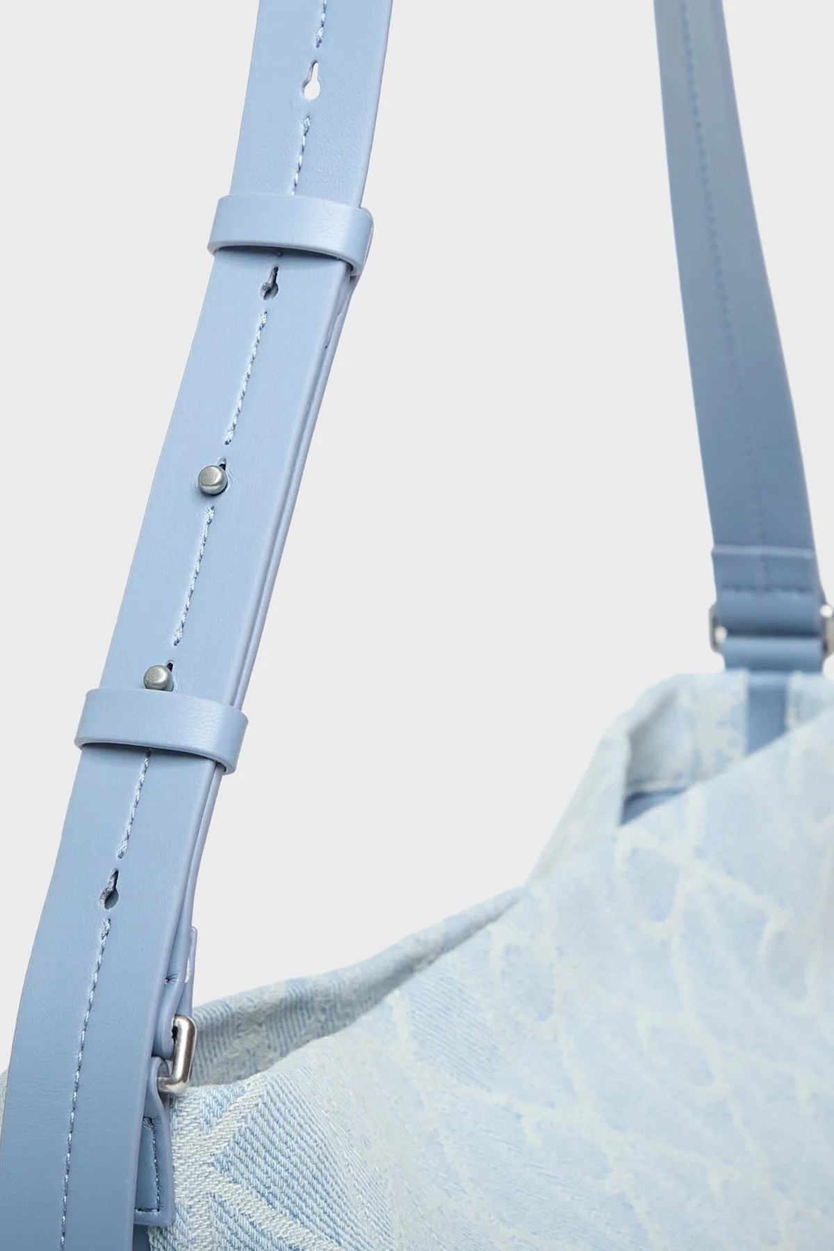 Calvin Klein Logo Nakışlı Ayarlanabilir Askılı LV04F3432GYBZ Bayan Çanta LV04F3432G YBZ MAVİ - 3