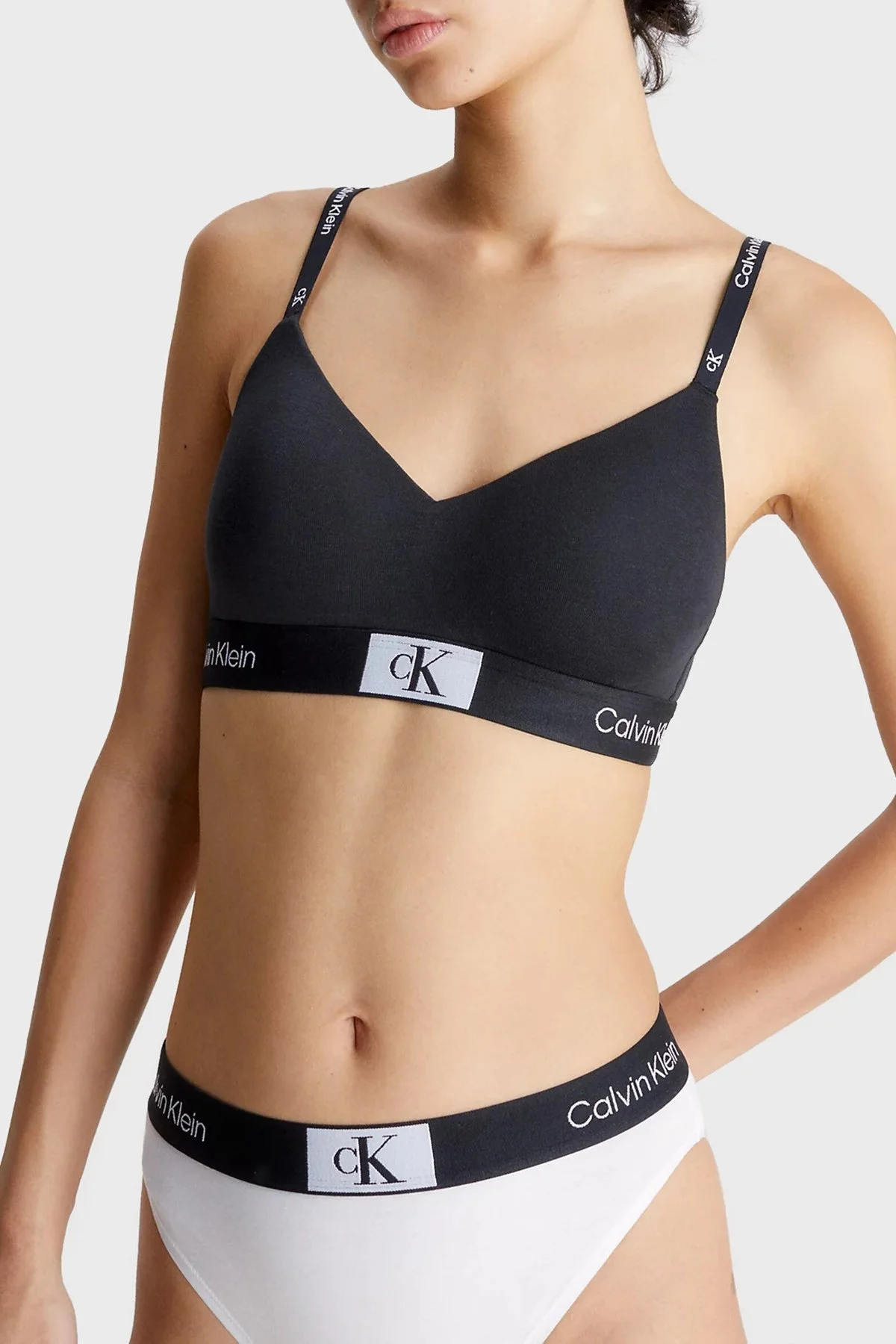 Calvin Klein Logo Şeritli Pamuklu Spor 000QF7218EUB1 Bayan Sütyen 000QF7218E UB1 SİYAH - 1