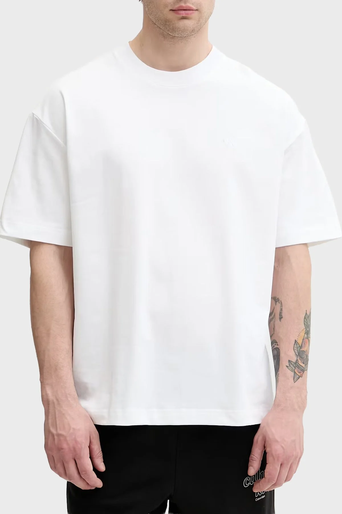 Calvin Klein Logolu % 100 Pamuk Oversize LV04RAB806YAF Erkek T Shirt LV04RAB806 YAF BEYAZ - 1