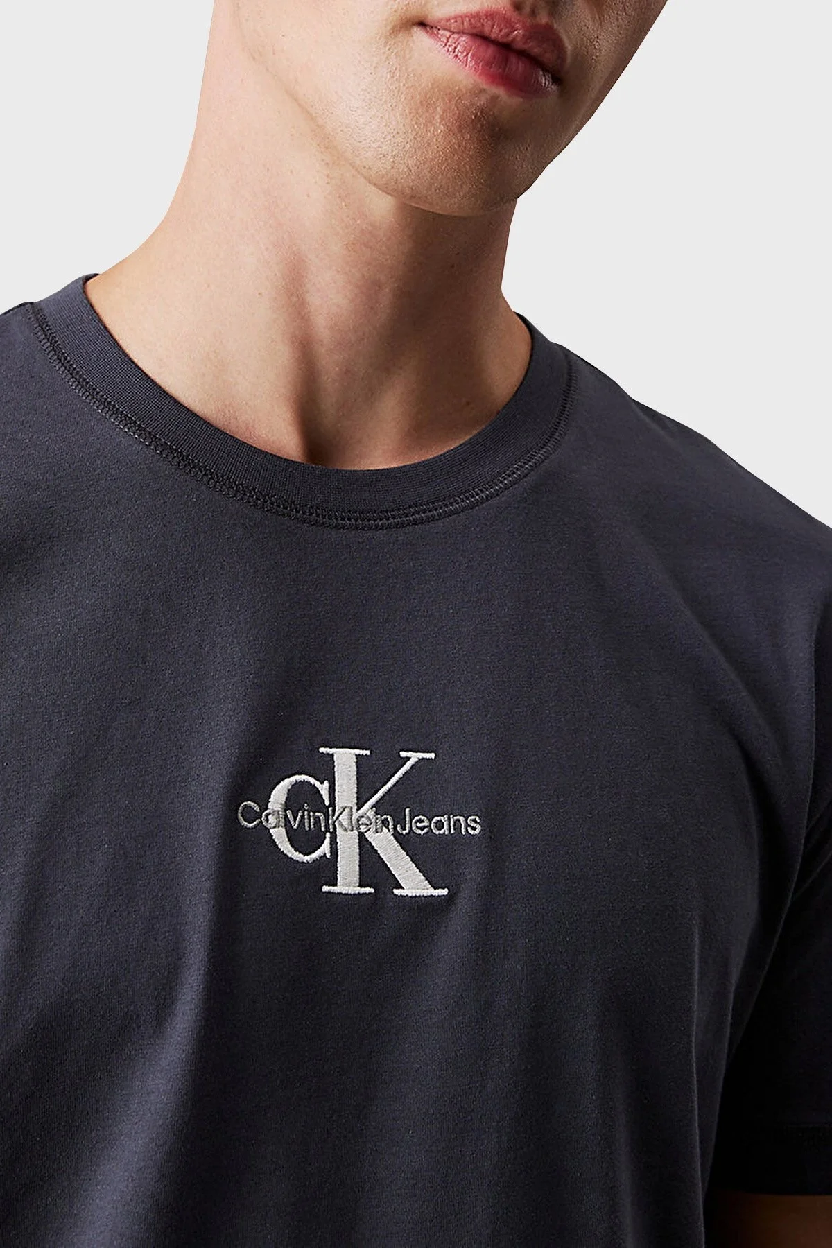 Calvin Klein Logolu % 100 Pamuk Regular Fit Bisiklet Yaka J30J325649BAN Erkek T Shirt J30J325649 BAN ANTRASİT - 12