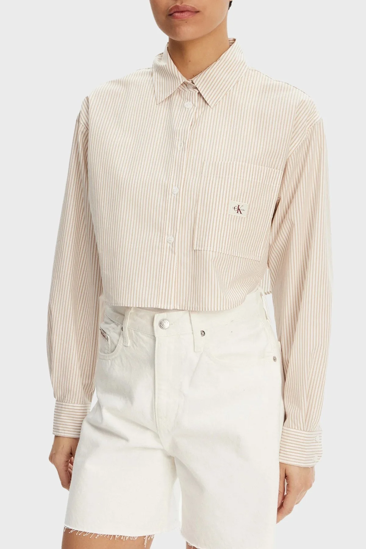 Calvin Klein Logolu % 100 Pamuk Regular Fit Crop J20J225078YAA Bayan Gömlek J20J225078 YAA BEYAZ-BEJ - 5