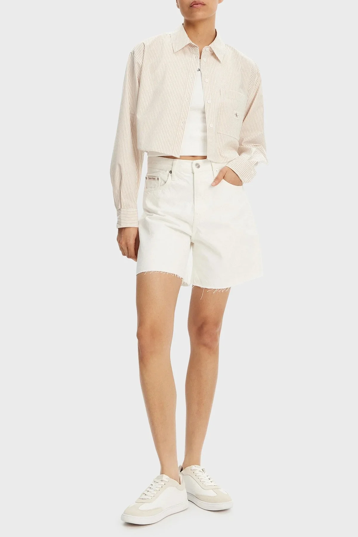 Calvin Klein Logolu % 100 Pamuk Regular Fit Crop J20J225078YAA Bayan Gömlek J20J225078 YAA BEYAZ-BEJ - 6