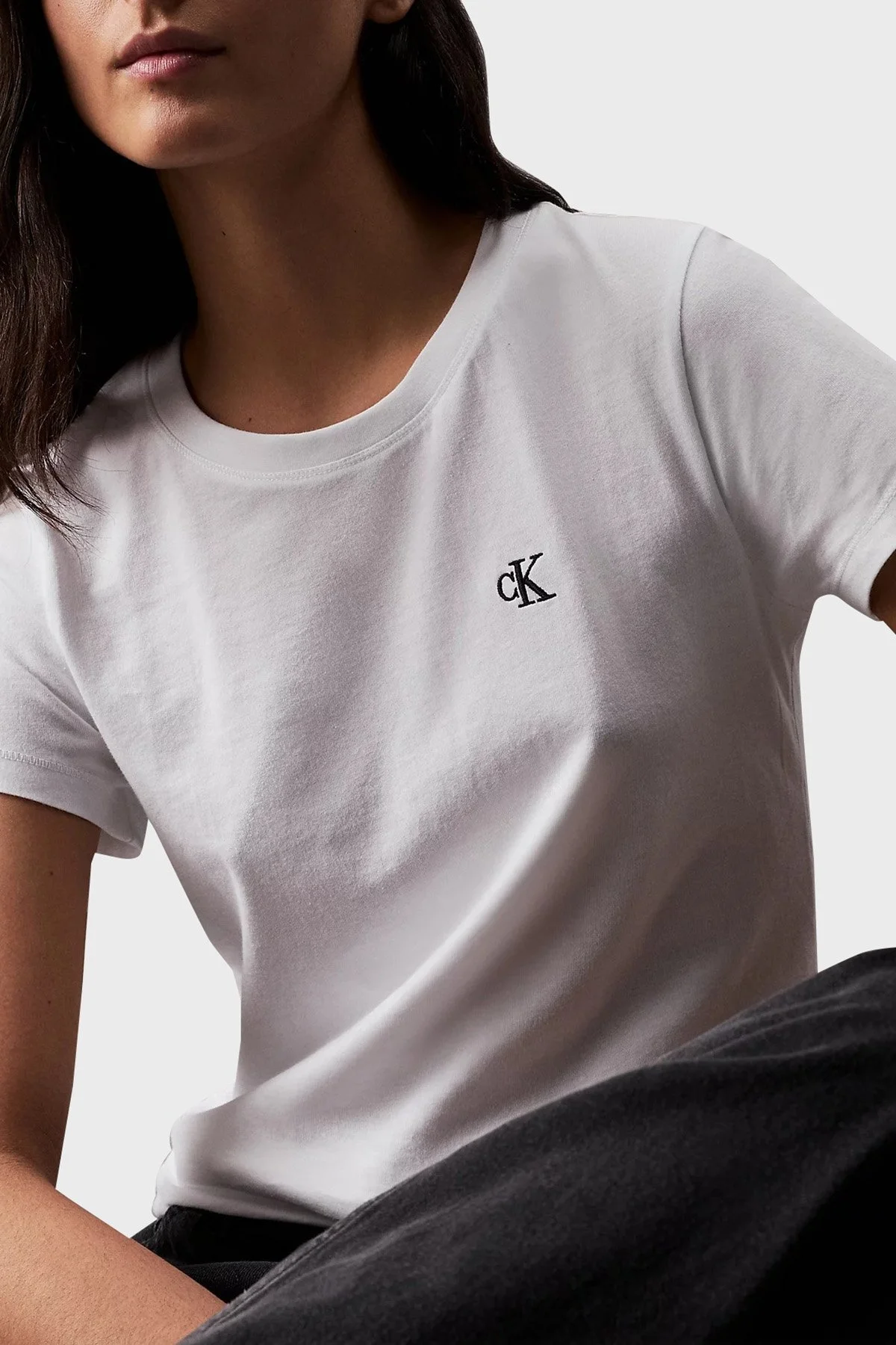 Calvin Klein Logolu % 100 Pamuk Slim Fit Bisiklet Yaka J20J212883YAF Bayan T Shirt J20J212883 YAF BEYAZ - 5