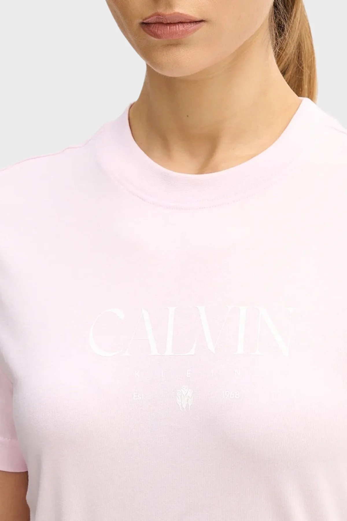 Calvin Klein Logolu % 100 Pamuk Slim Fit Bisiklet Yaka LV047E813GTN9 Bayan T Shirt LV047E813G TN9 PEMBE - 4