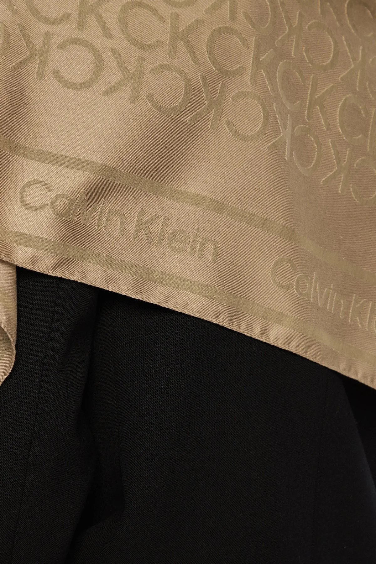 Calvin Klein Logolu 120 x 120 cm Modal Karışımlı K60K612971PAI Bayan Şal K60K612971 PAI BEJ - 3