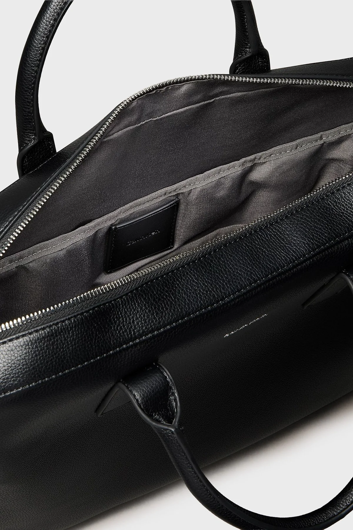 Calvin Klein Logolu Ayarlanabilir Askılı 15 inç LV04D3157GUB1 Erkek Laptop Çantası LV04D3157G UB1 SİYAH - 5