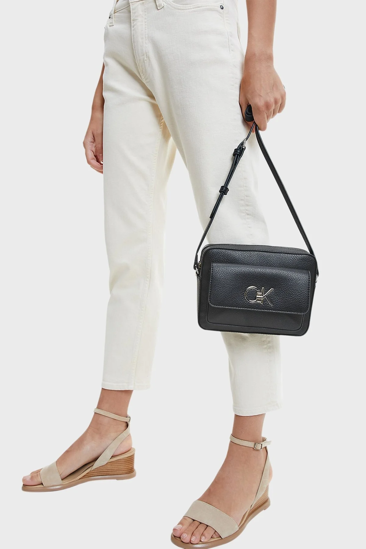 Calvin Klein Logolu Ayarlanabilir Askılı Bayan Çanta K60K609397 BAX SİYAH - 2