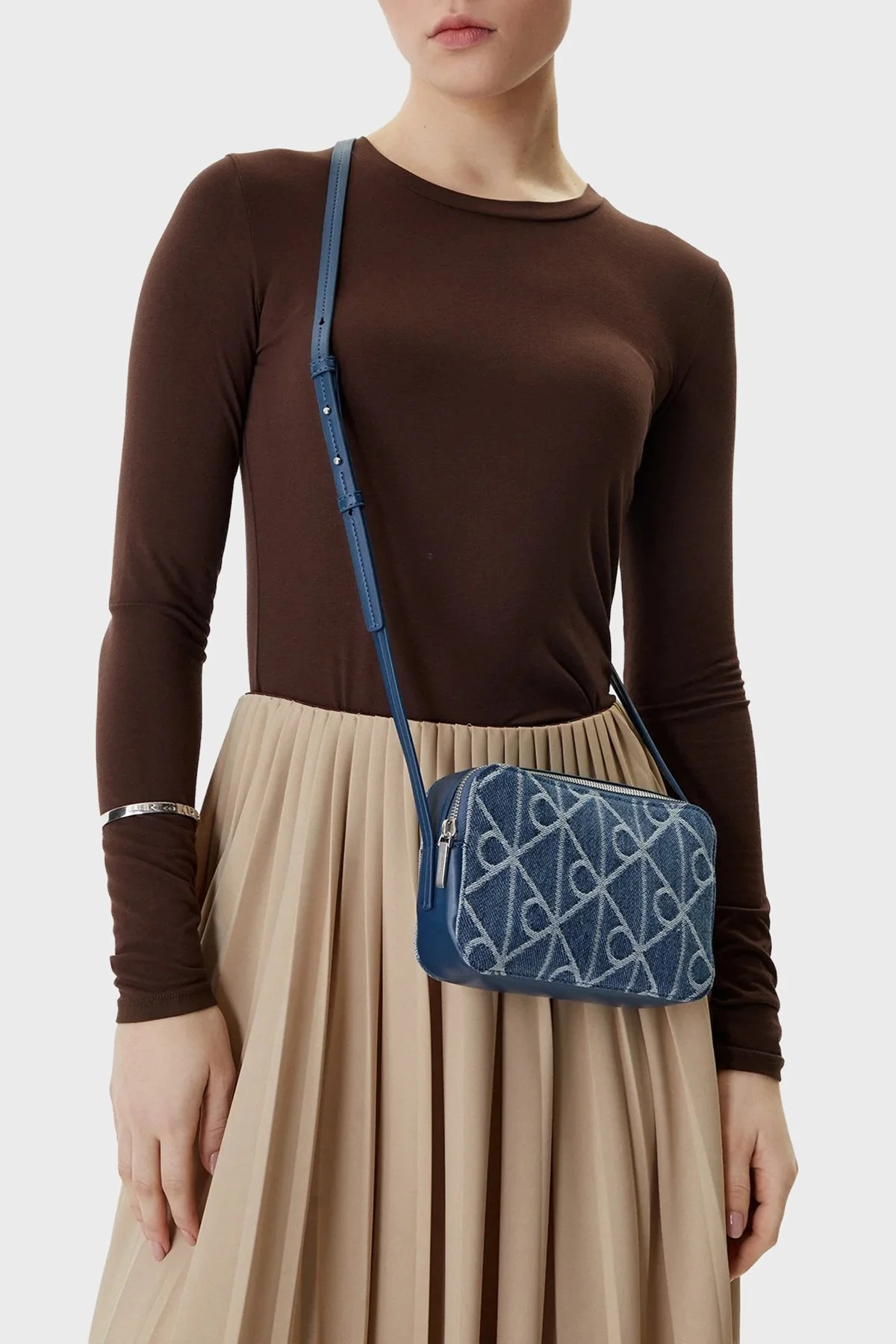 Calvin Klein Logolu Ayarlanabilir Askılı Denim LV04F3430GYBN Bayan Çanta LV04F3430G YBN MAVİ - 2