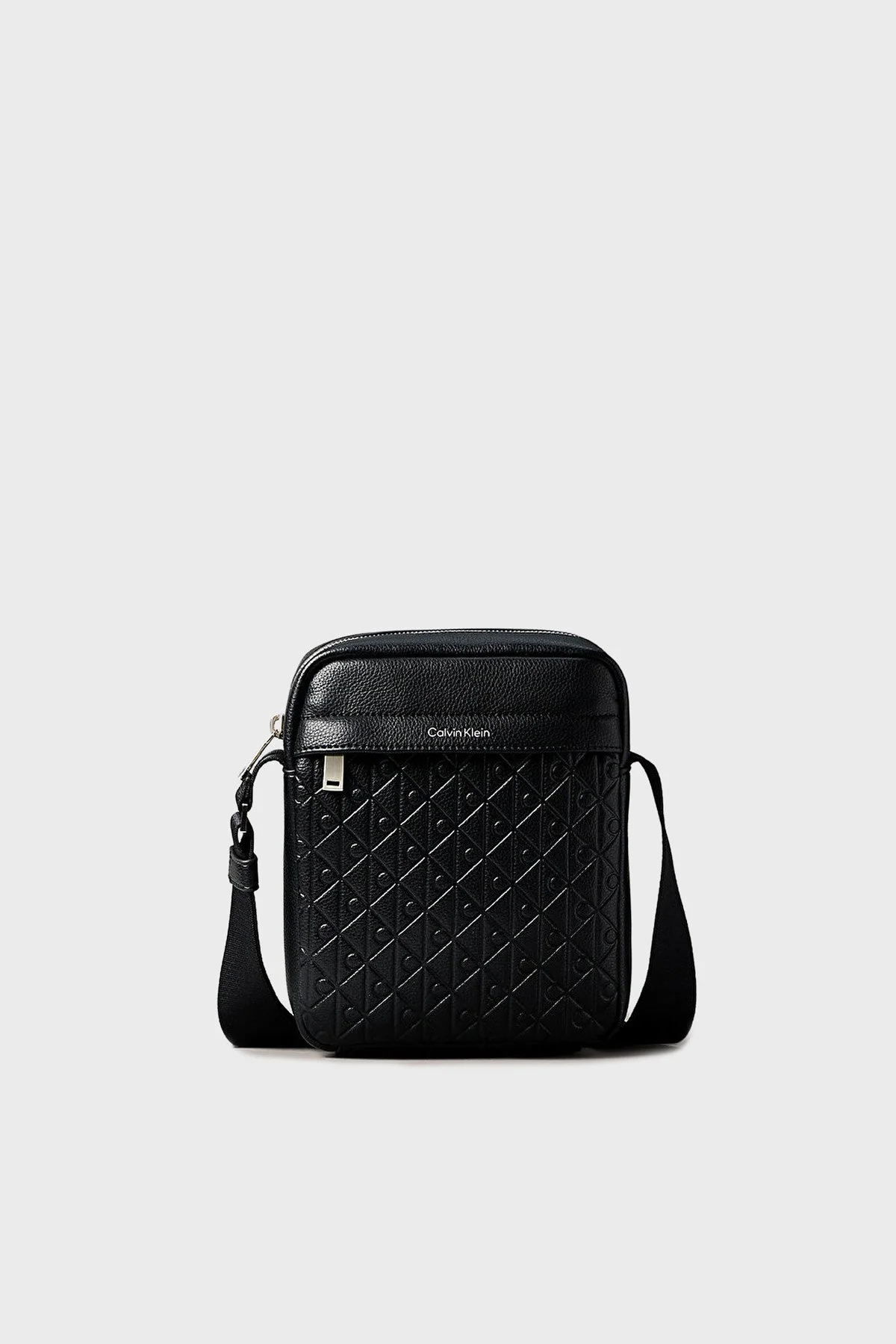 Calvin Klein Logolu Ayarlanabilir Askılı Erkek Çanta LV04D3204G UB1 SİYAH - 1