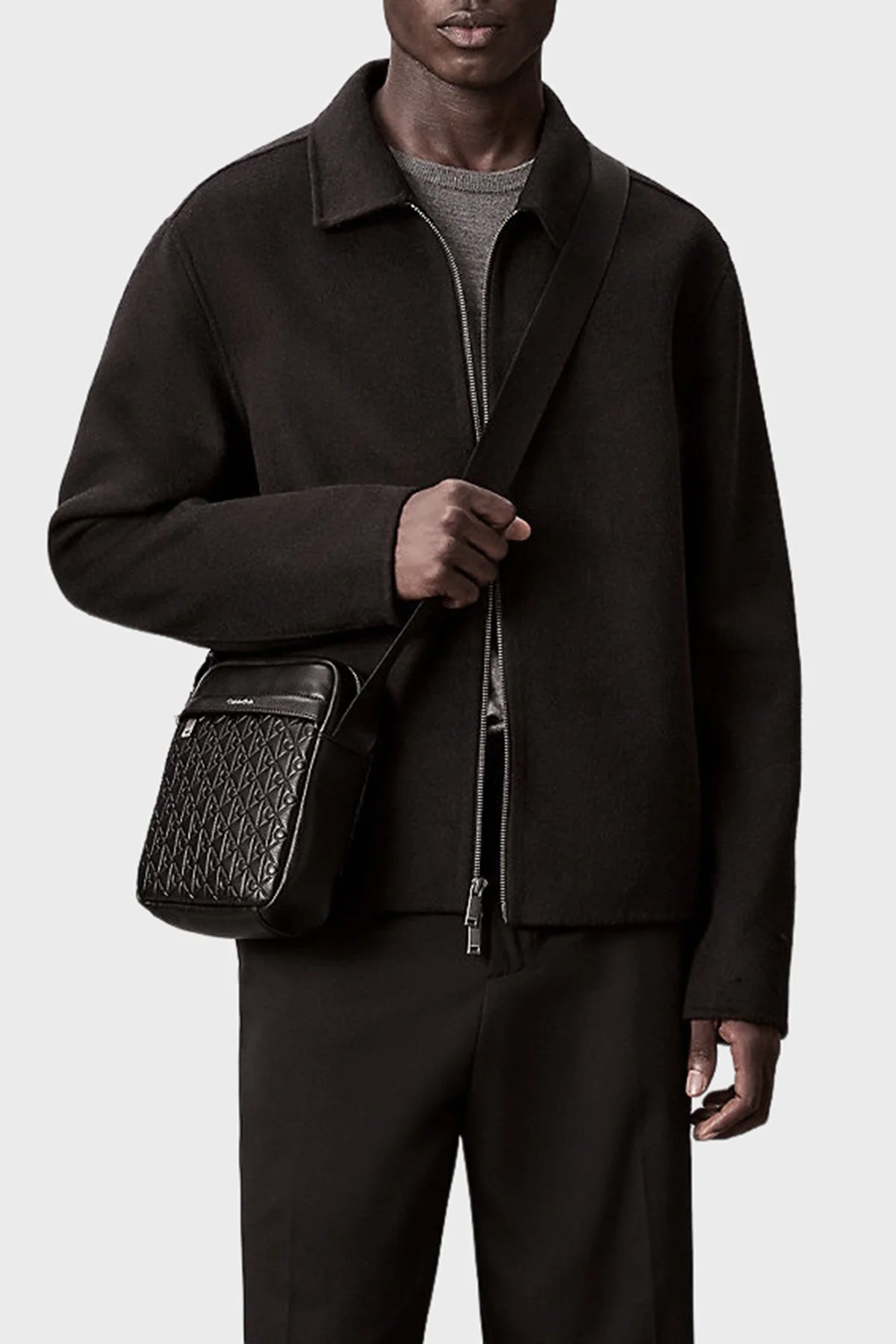 Calvin Klein Logolu Ayarlanabilir Askılı Erkek Çanta LV04D3204G UB1 SİYAH - 2