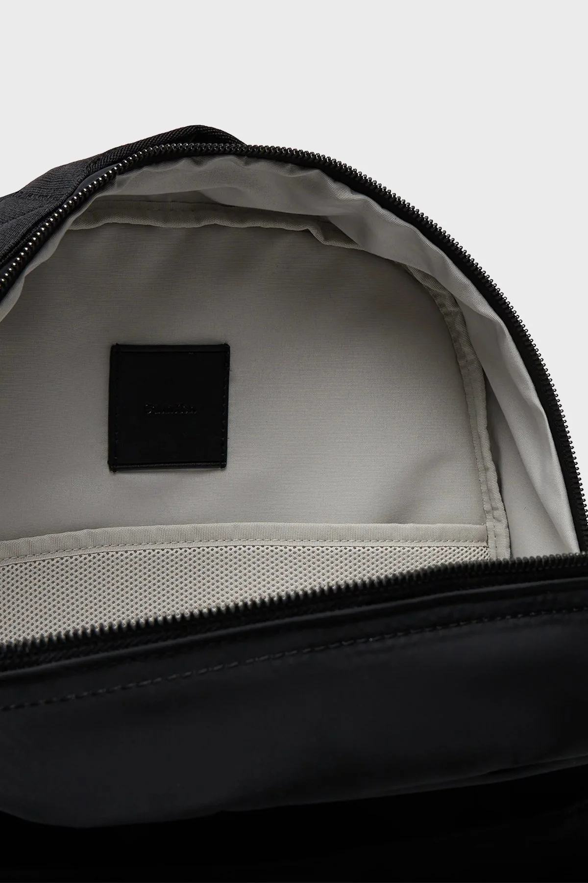 Calvin Klein Logolu Ayarlanabilir Askılı Erkek Sırt Çantası LV04G3162G UB1 SİYAH - 5