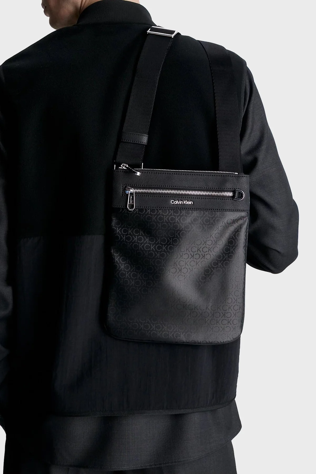 Calvin Klein logolu Ayarlanabilir Askılı K50K51053801N Erkek Çanta K50K510538 01N SİYAH - 3