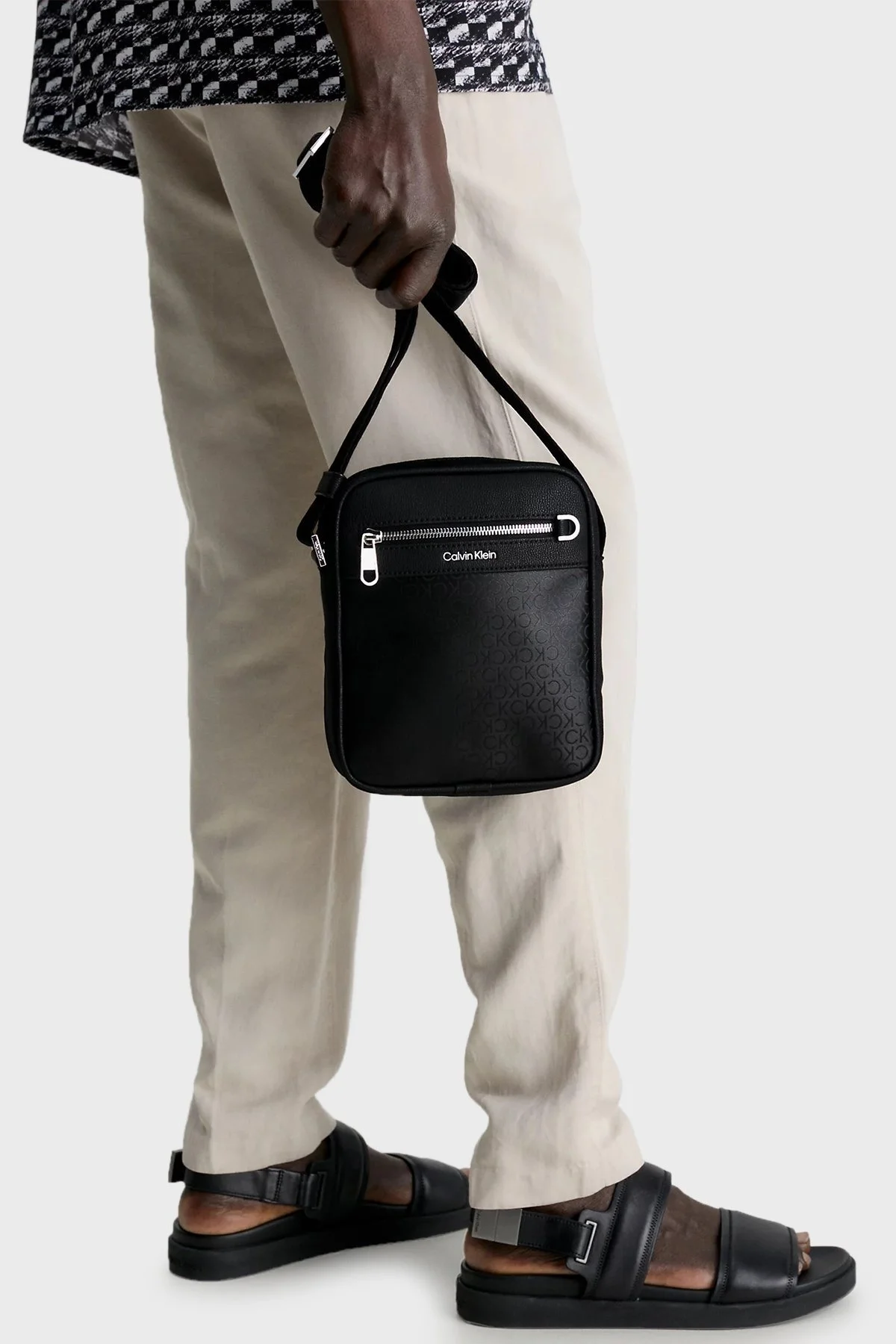 Calvin Klein Logolu Ayarlanabilir Askılı K50K51056601N Erkek Çanta K50K510566 01N SİYAH - 3