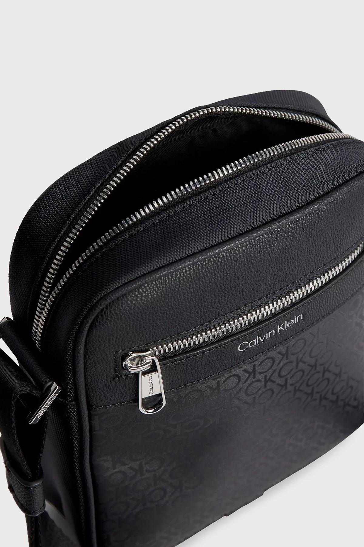 Calvin Klein Logolu Ayarlanabilir Askılı K50K51056601N Erkek Çanta K50K510566 01N SİYAH - 5