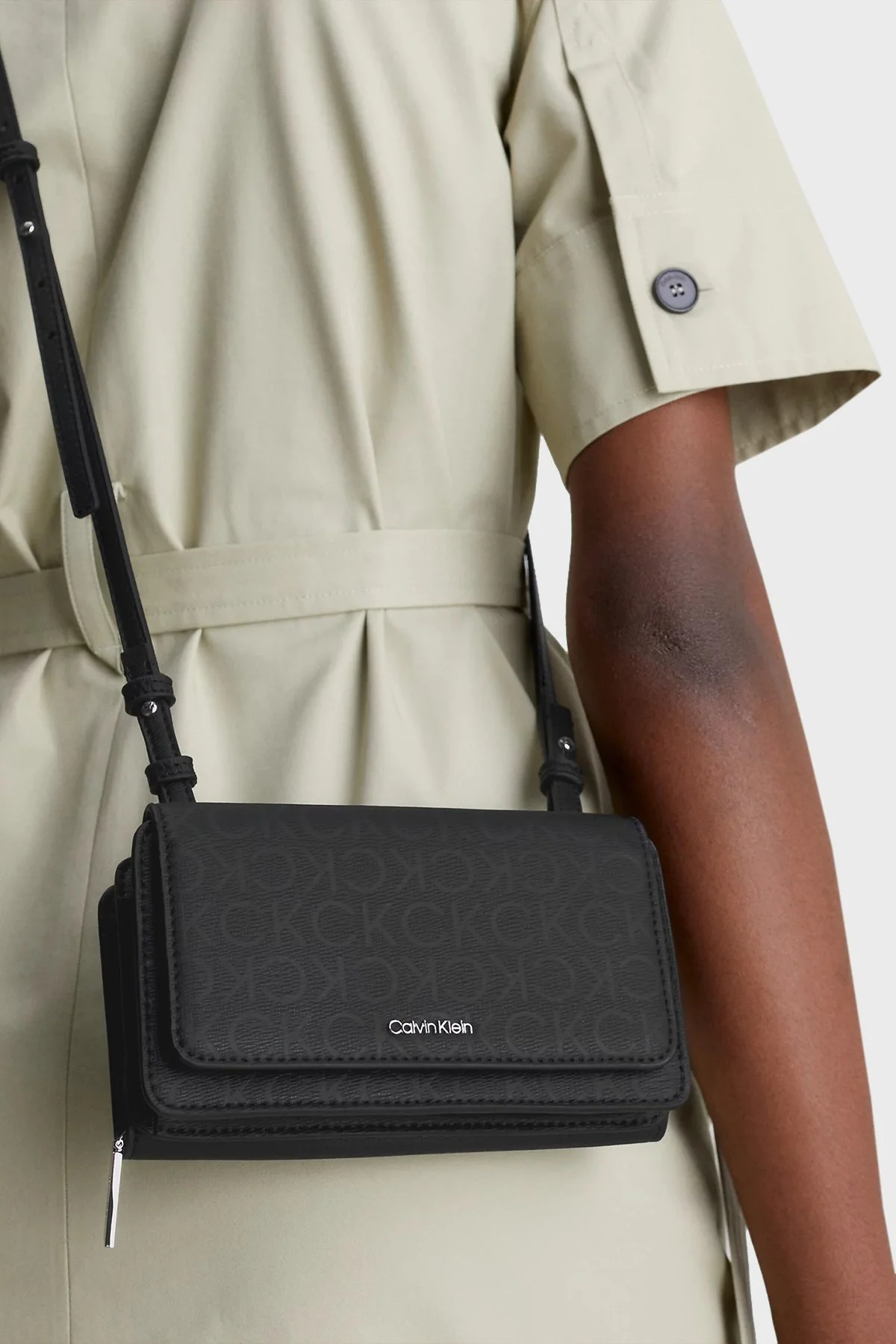 Calvin Klein Logolu Ayarlanabilir Askılı K60K6104810GJ Bayan Çanta K60K610481 0GJ SİYAH - 2