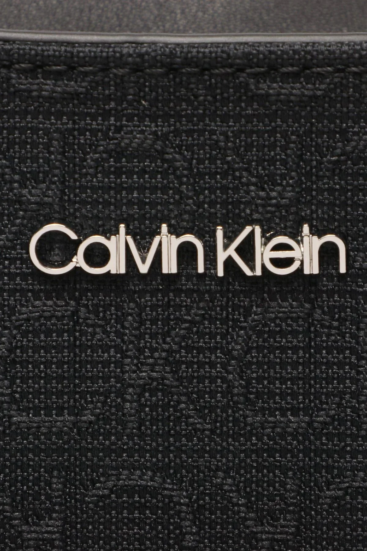 Calvin Klein Logolu Ayarlanabilir Askılı K60K610630BAX Bayan Çanta K60K610630 BAX SİYAH - 2