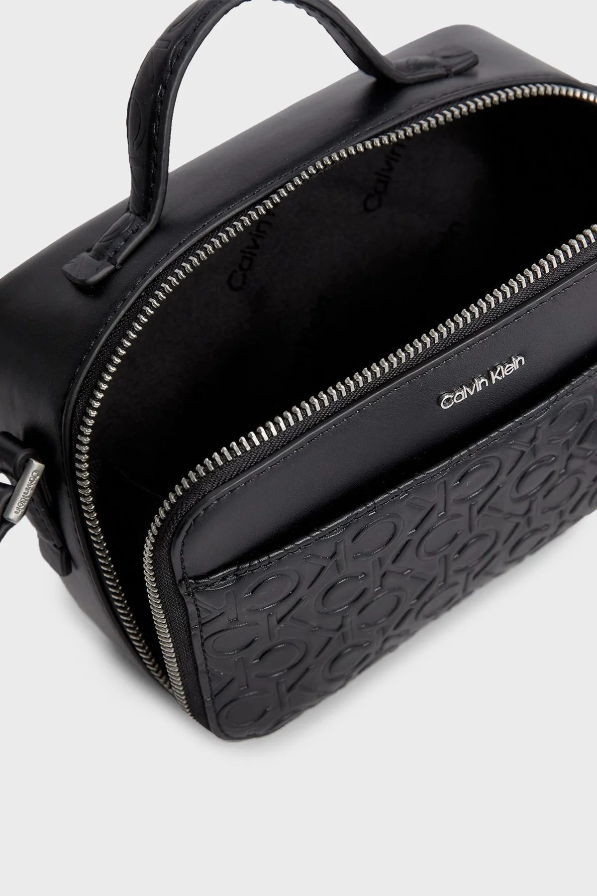 Calvin Klein Logolu Ayarlanabilir Askılı K60K610741BAX Bayan Çanta K60K610741 BAX SİYAH - 5