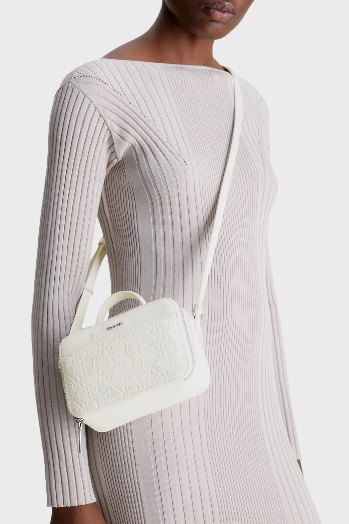 Calvin Klein Logolu Ayarlanabilir Askılı K60K610741YAL Bayan Çanta K60K610741 YAL BEYAZ - 3